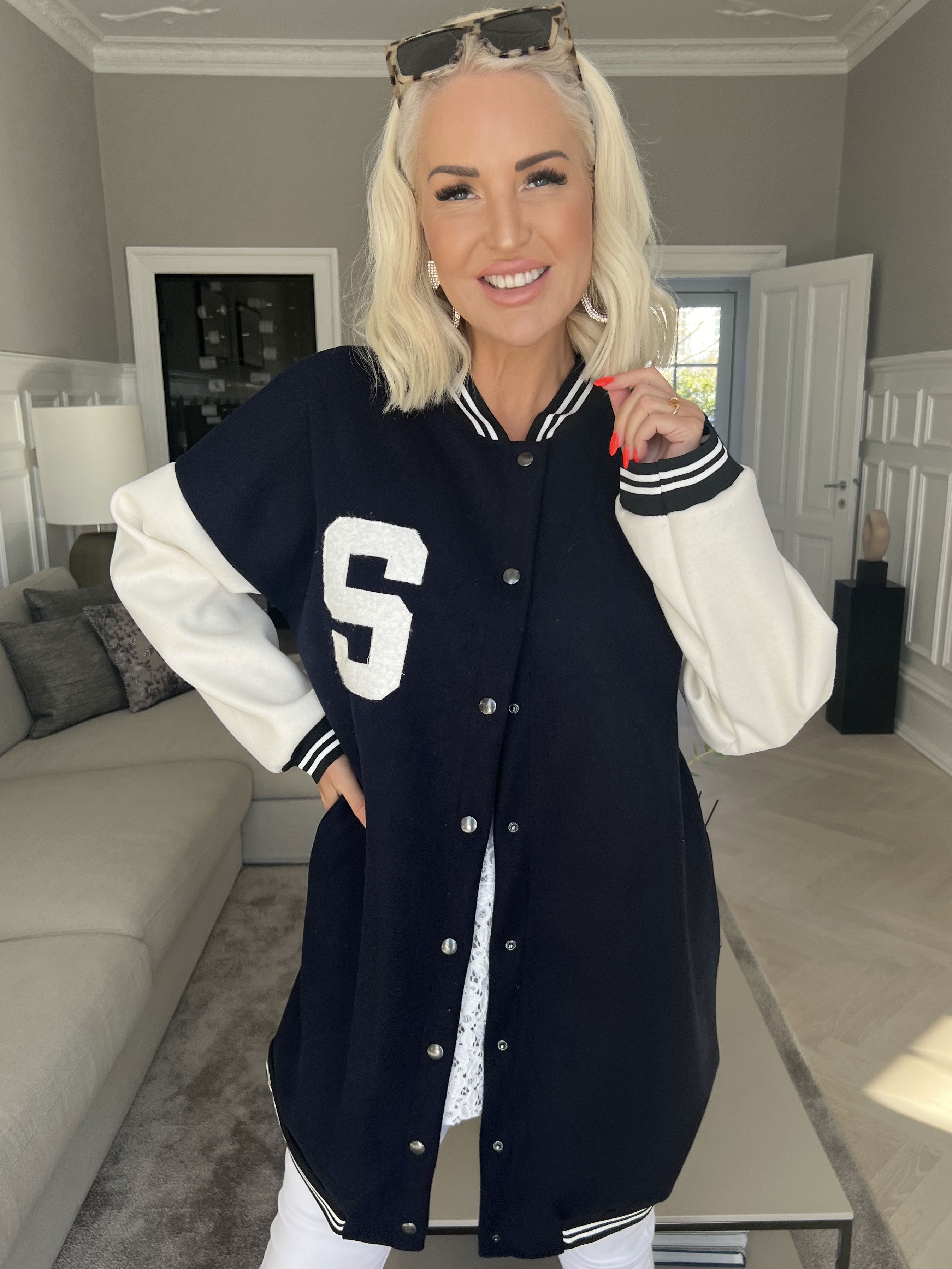 Andy - Cool lång collegejacka med tryckknappar