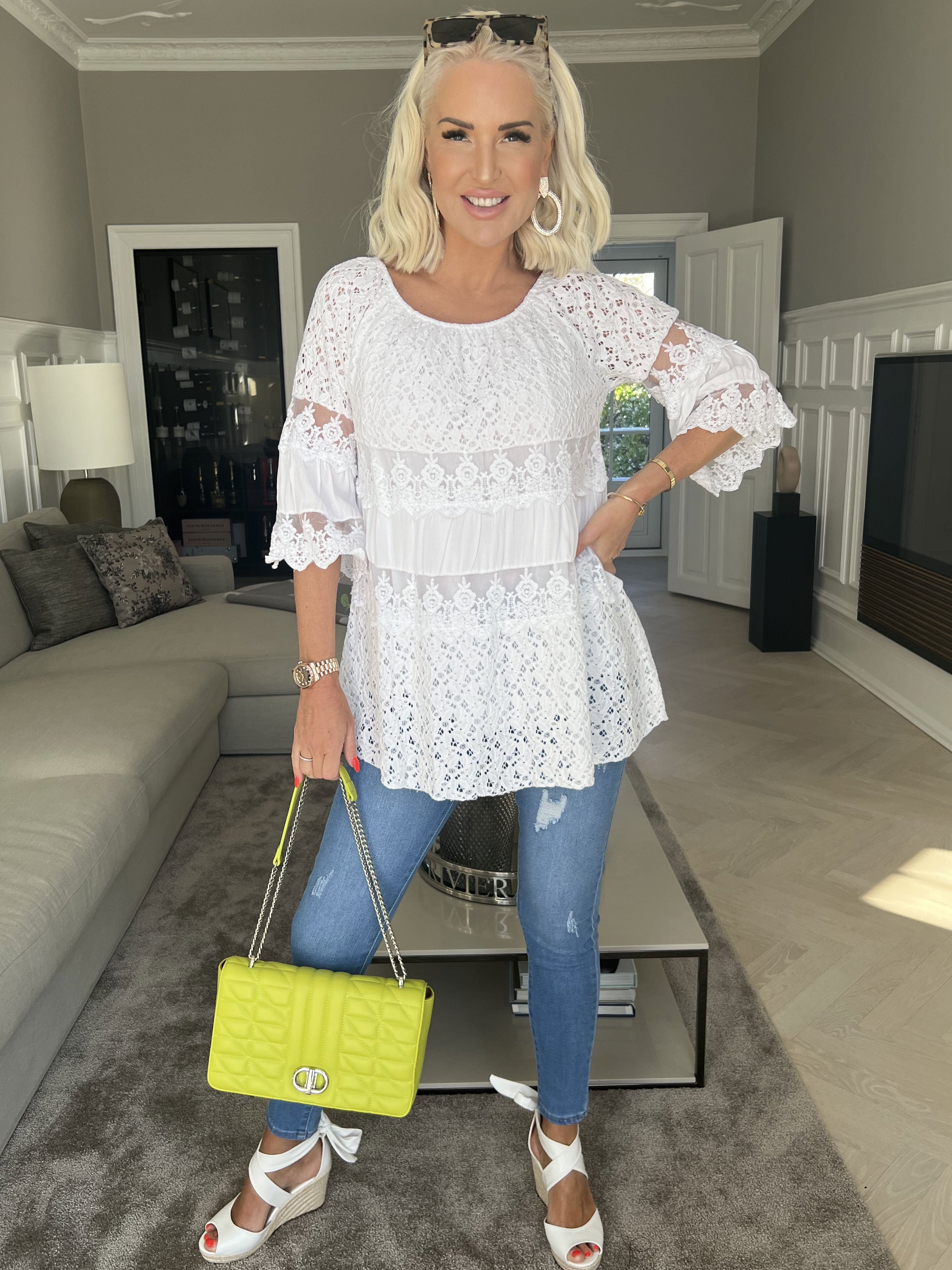 Ofelia - Söt spetstunika med resår i urringningen