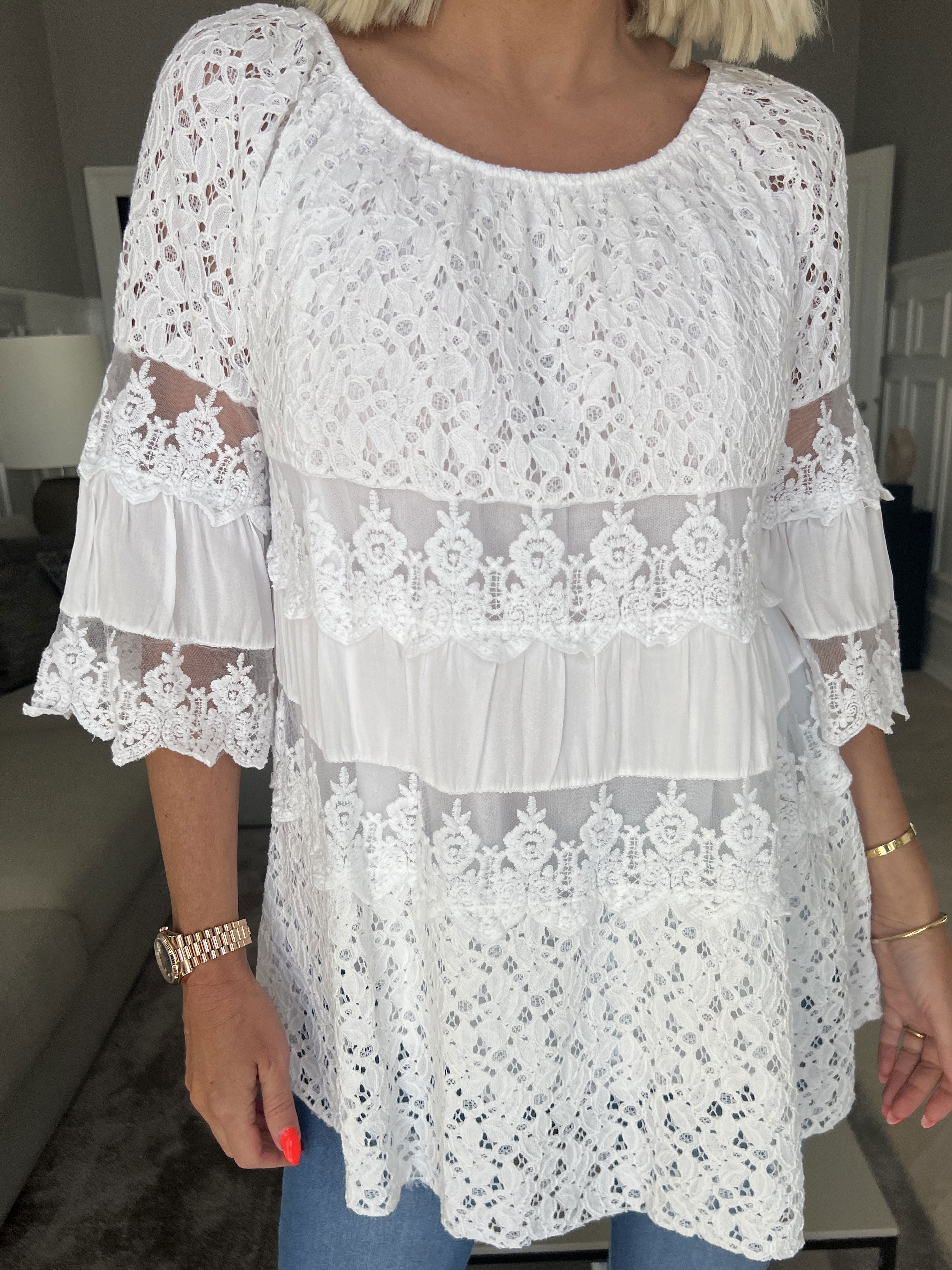 Ofelia - Söt spetstunika med resår i urringningen