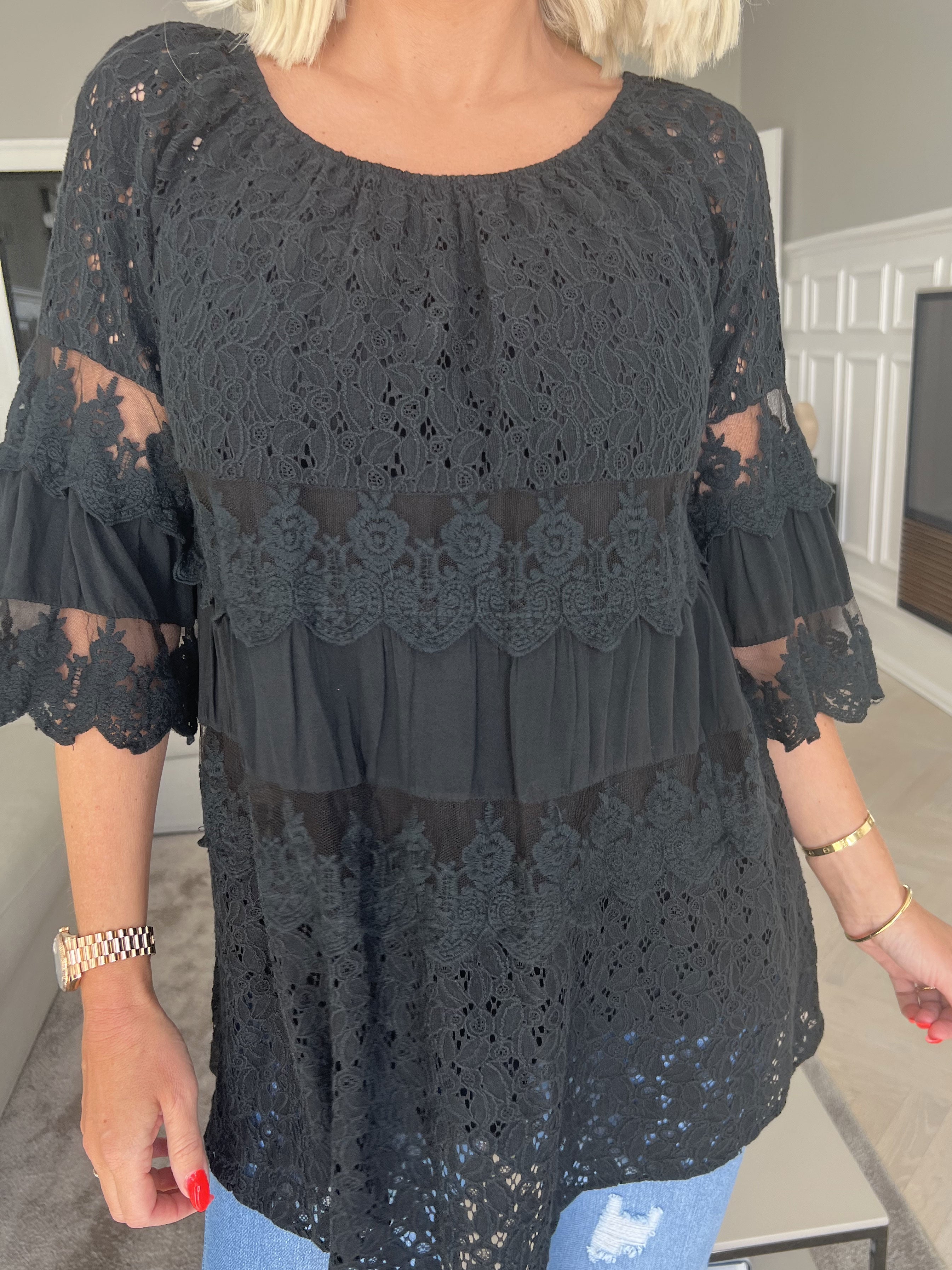 Ofelia - Söt spetstunika med resår i urringningen