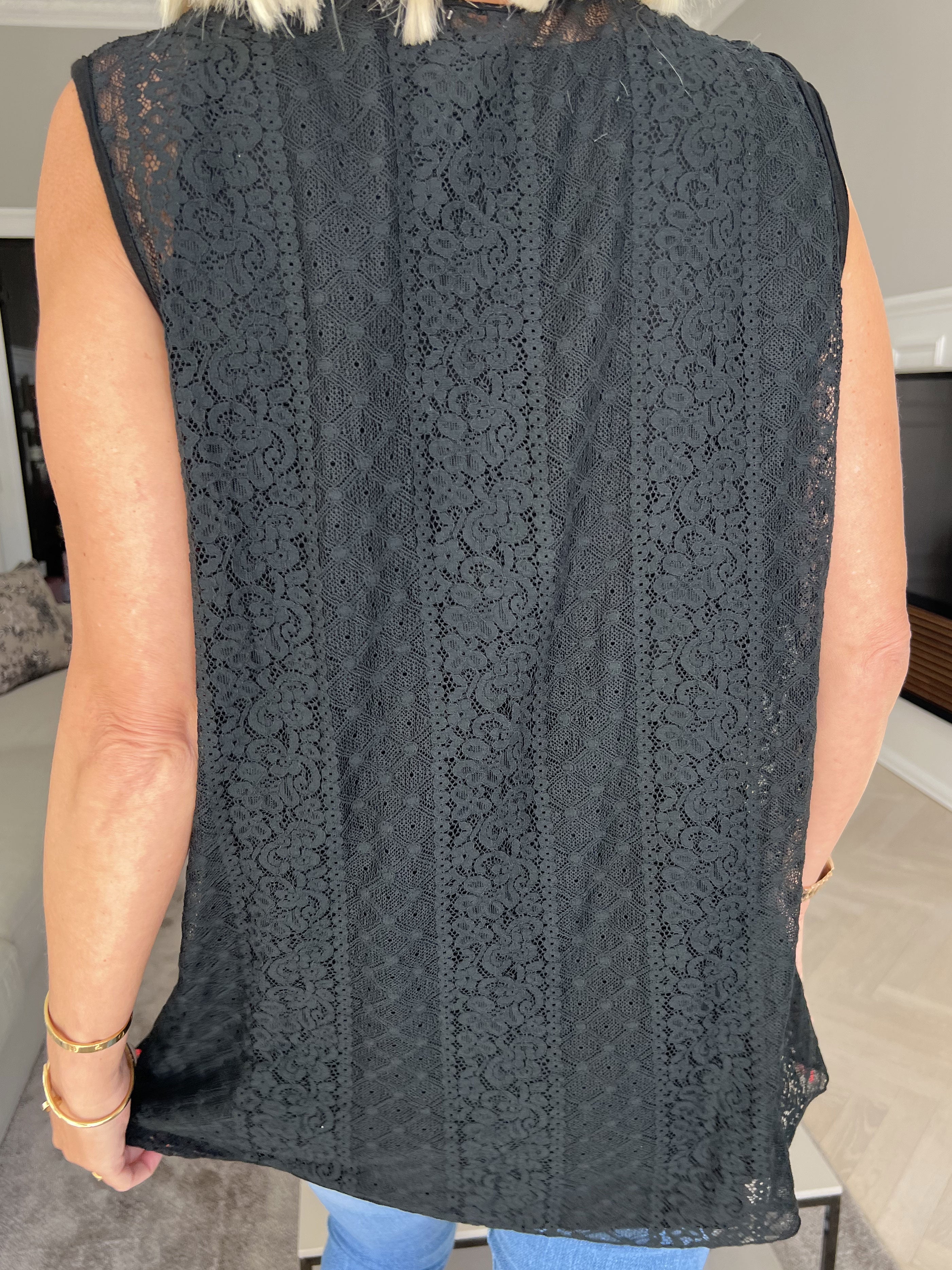 Estala - Söt spetstopp utan ärmar