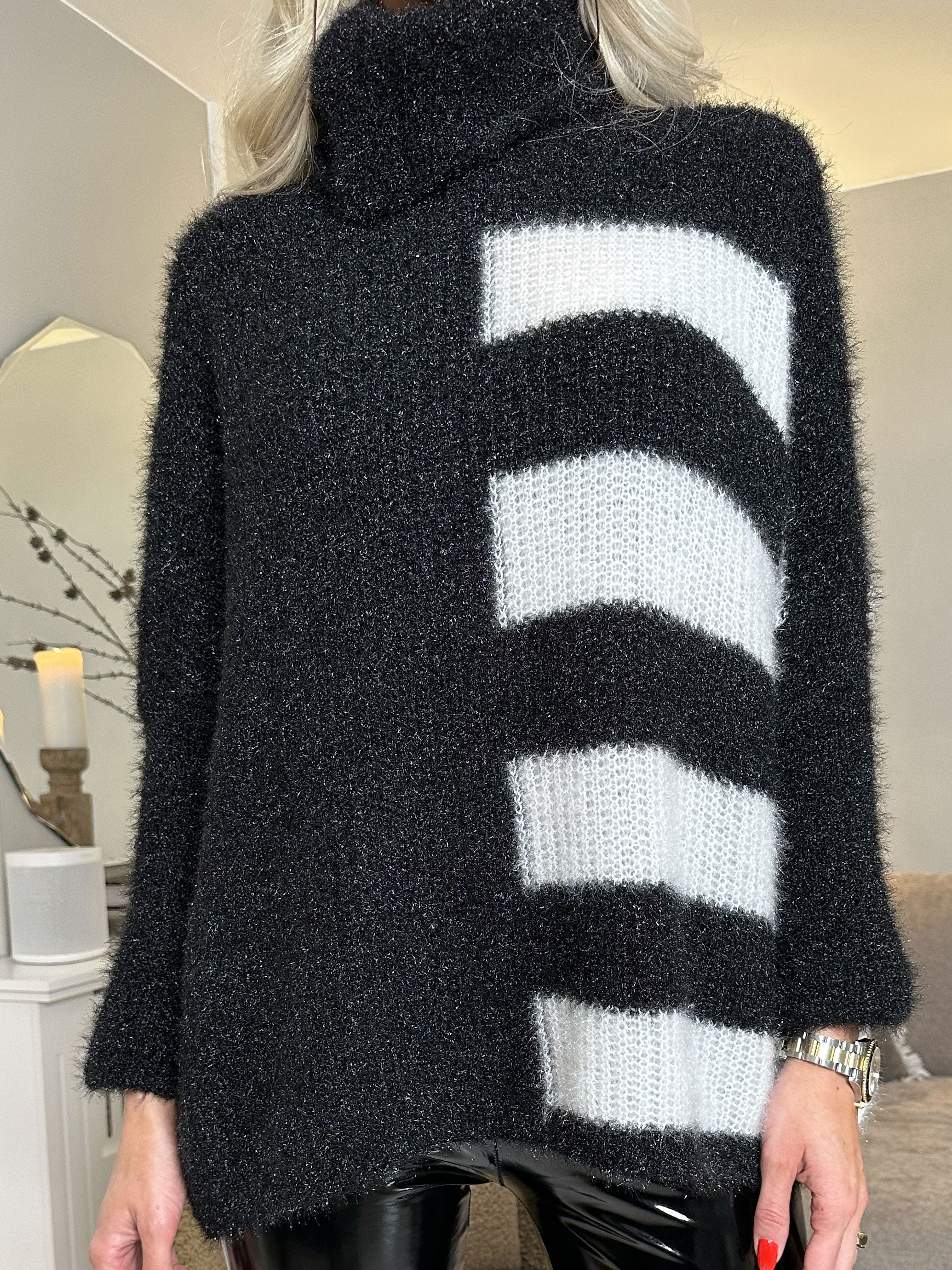 Tess - Söt fluffig stickning med ränder