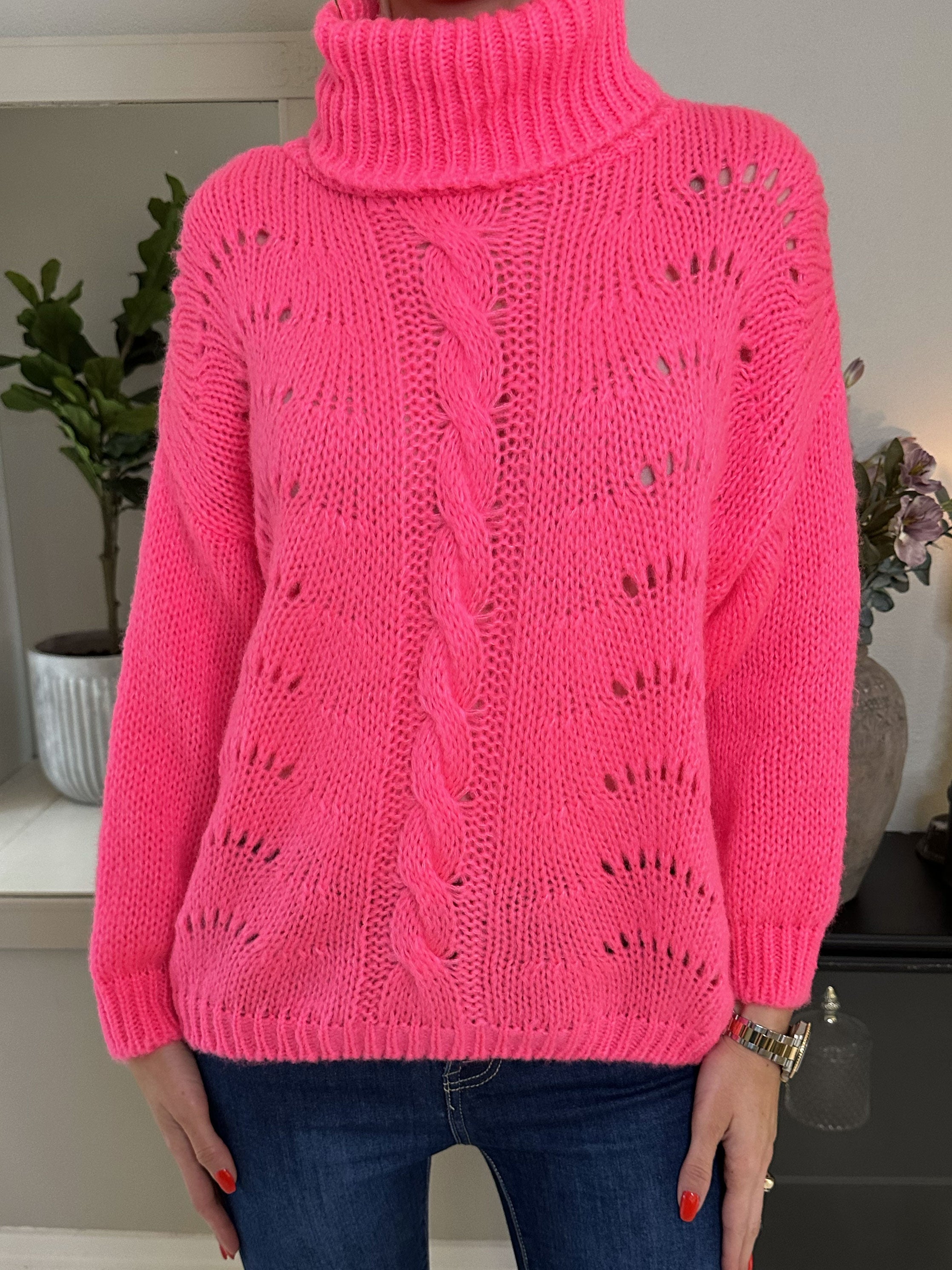 Marlena - Söt, mjuk stickning med rullkrage - Black