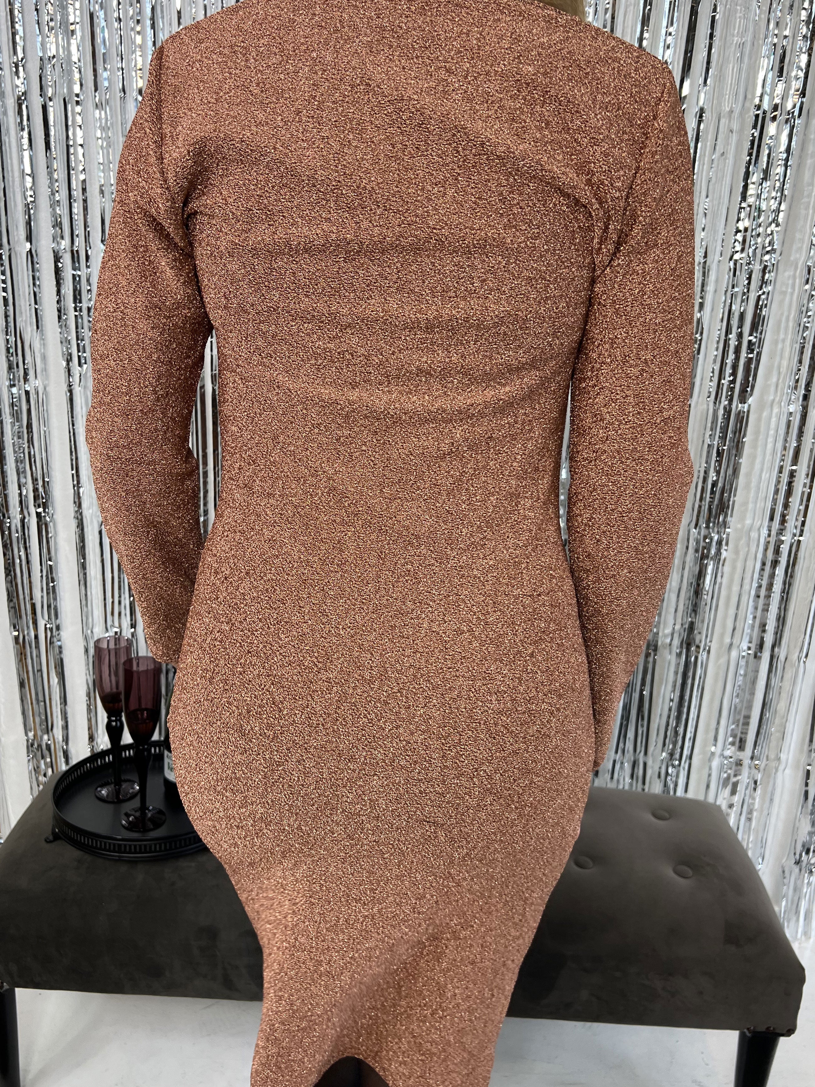 Amelita - Glitterklänning med volang i mitten