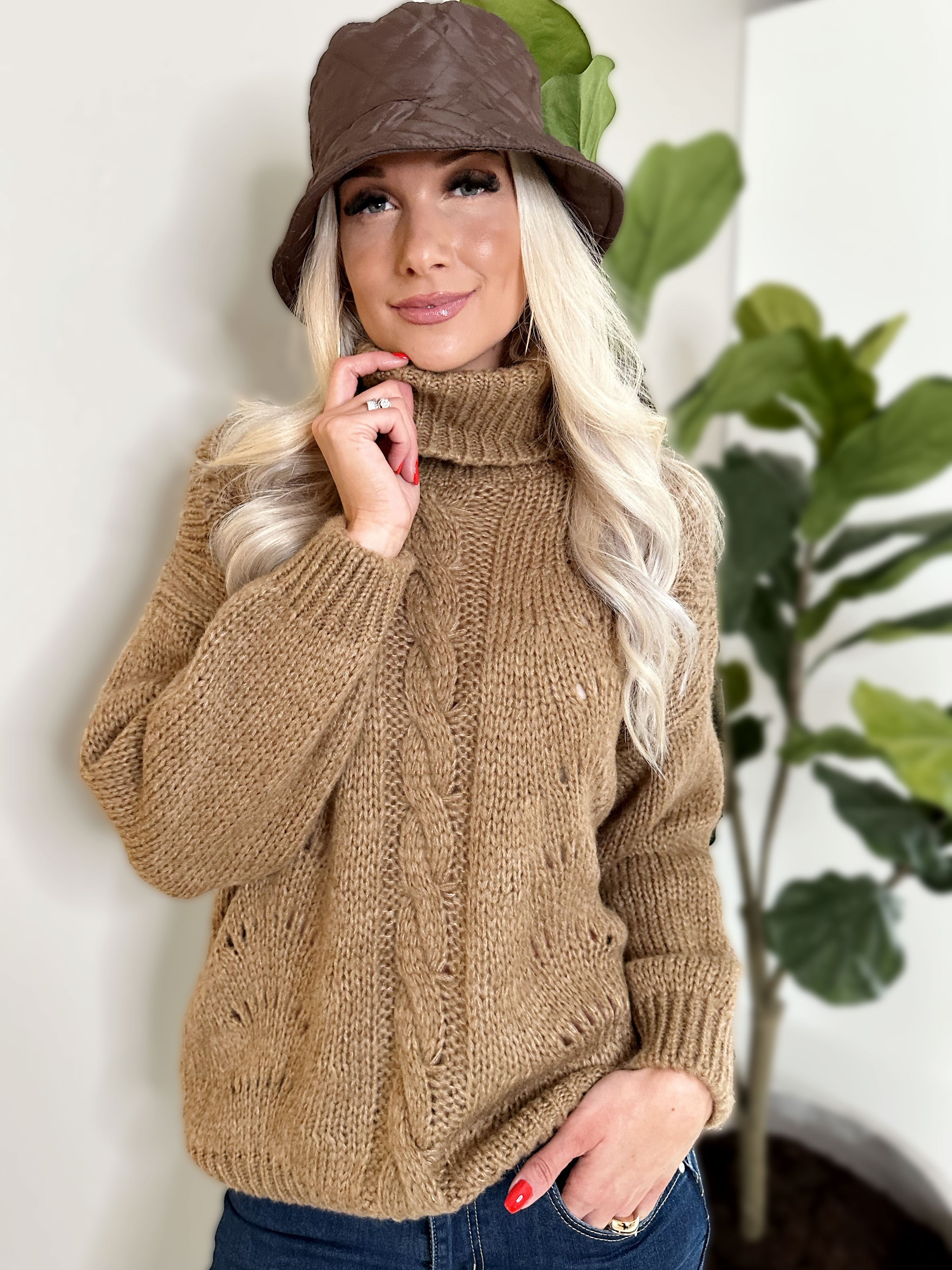 Marlena - Söt, mjuk stickning med rullkrage