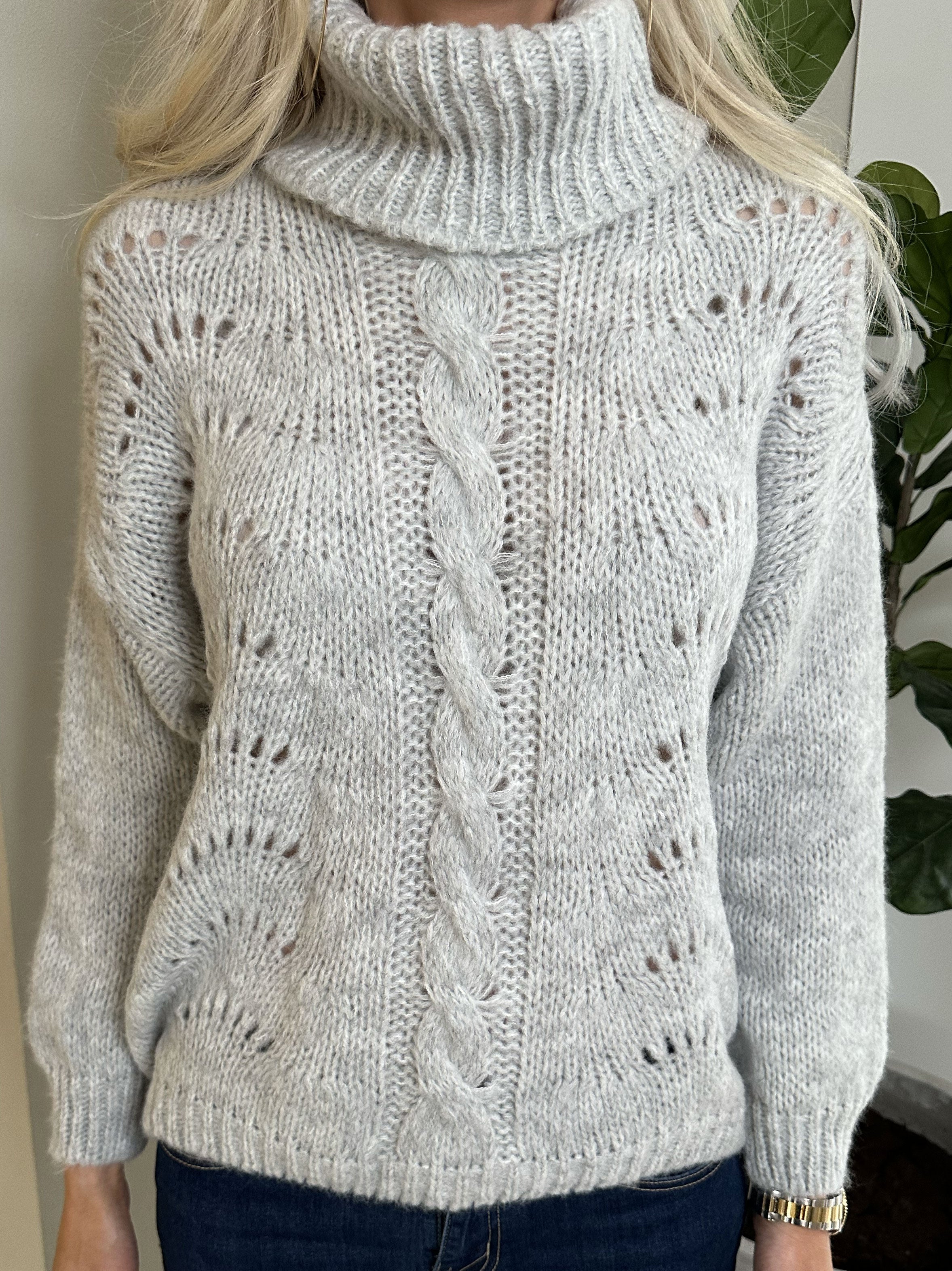 Marlena - Söt, mjuk stickning med rullkrage