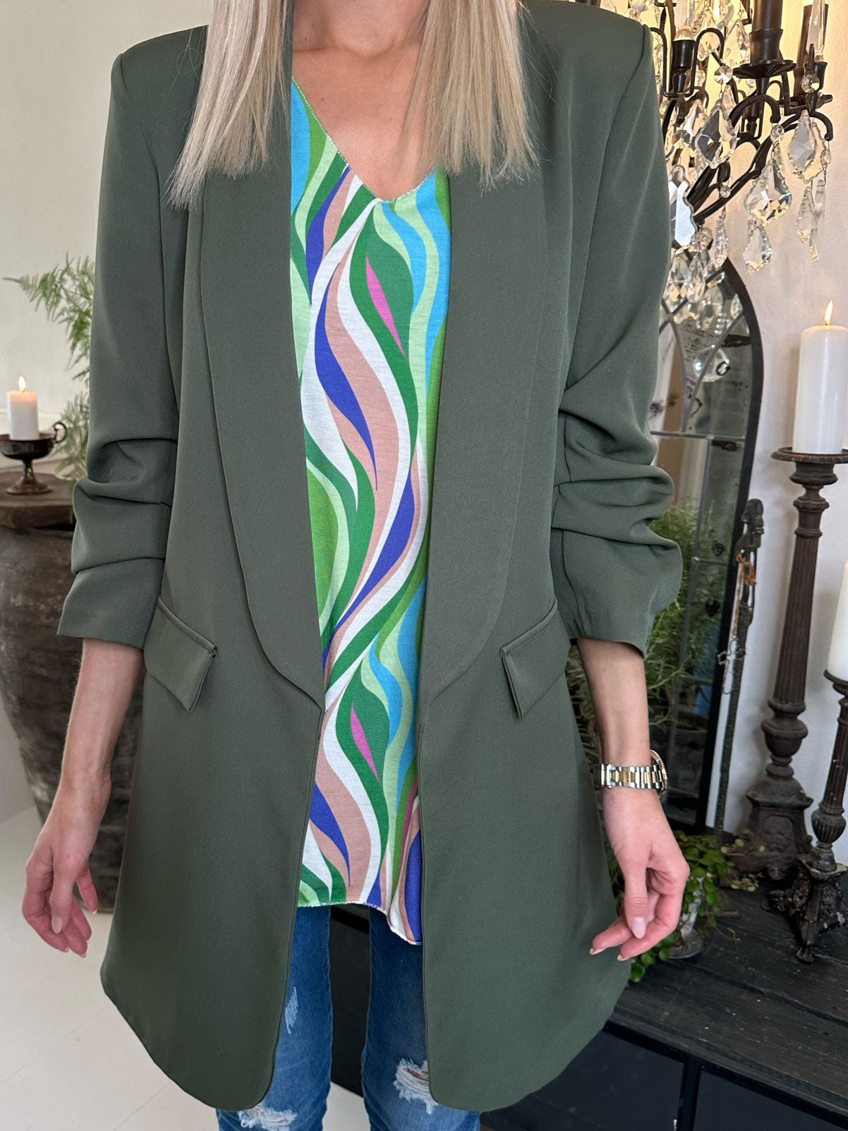 Mila Long - Snygg blazer med veck på ärmen