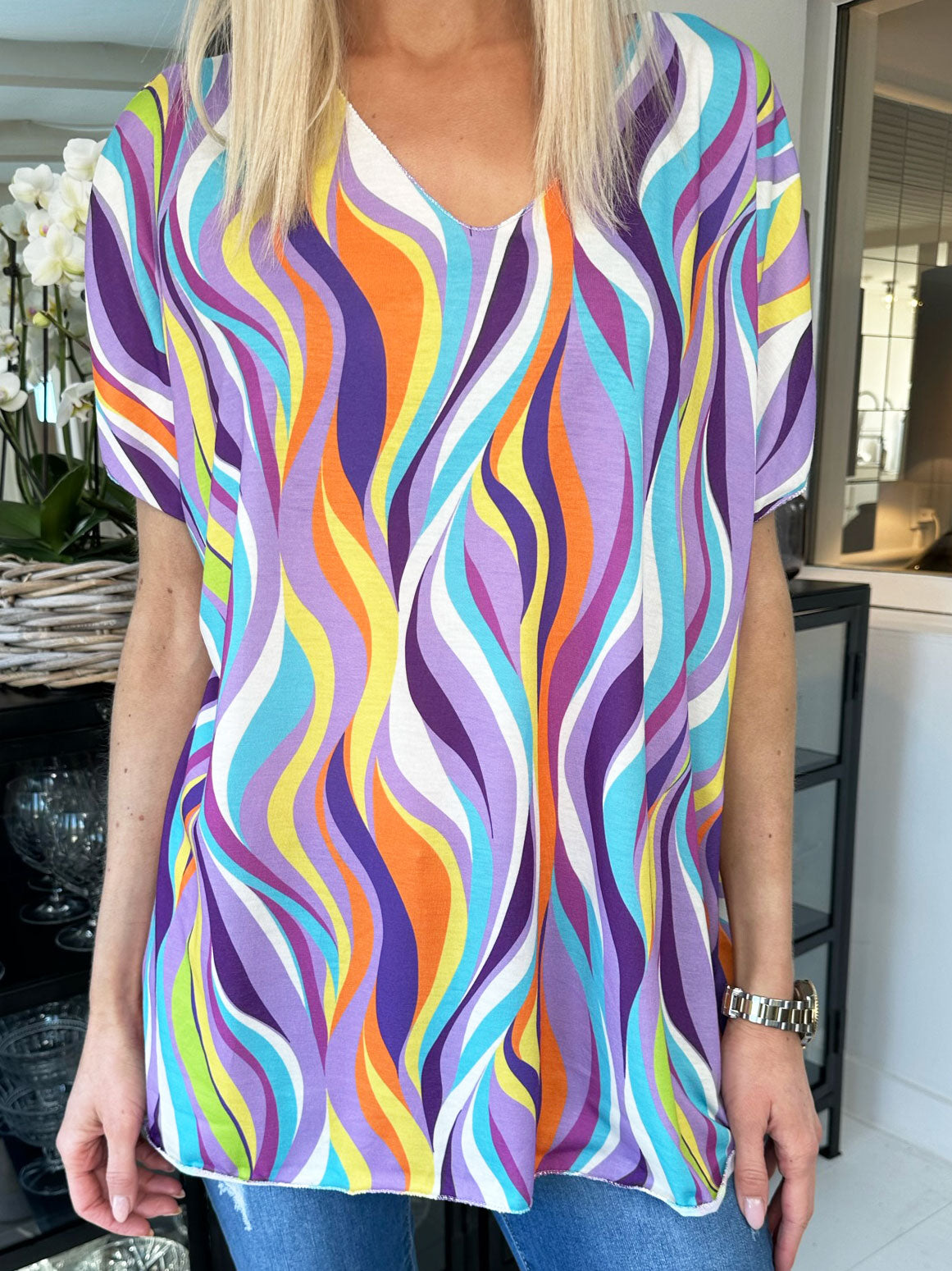 Kirsa - Mjuk flerfärgad blus med v-hals