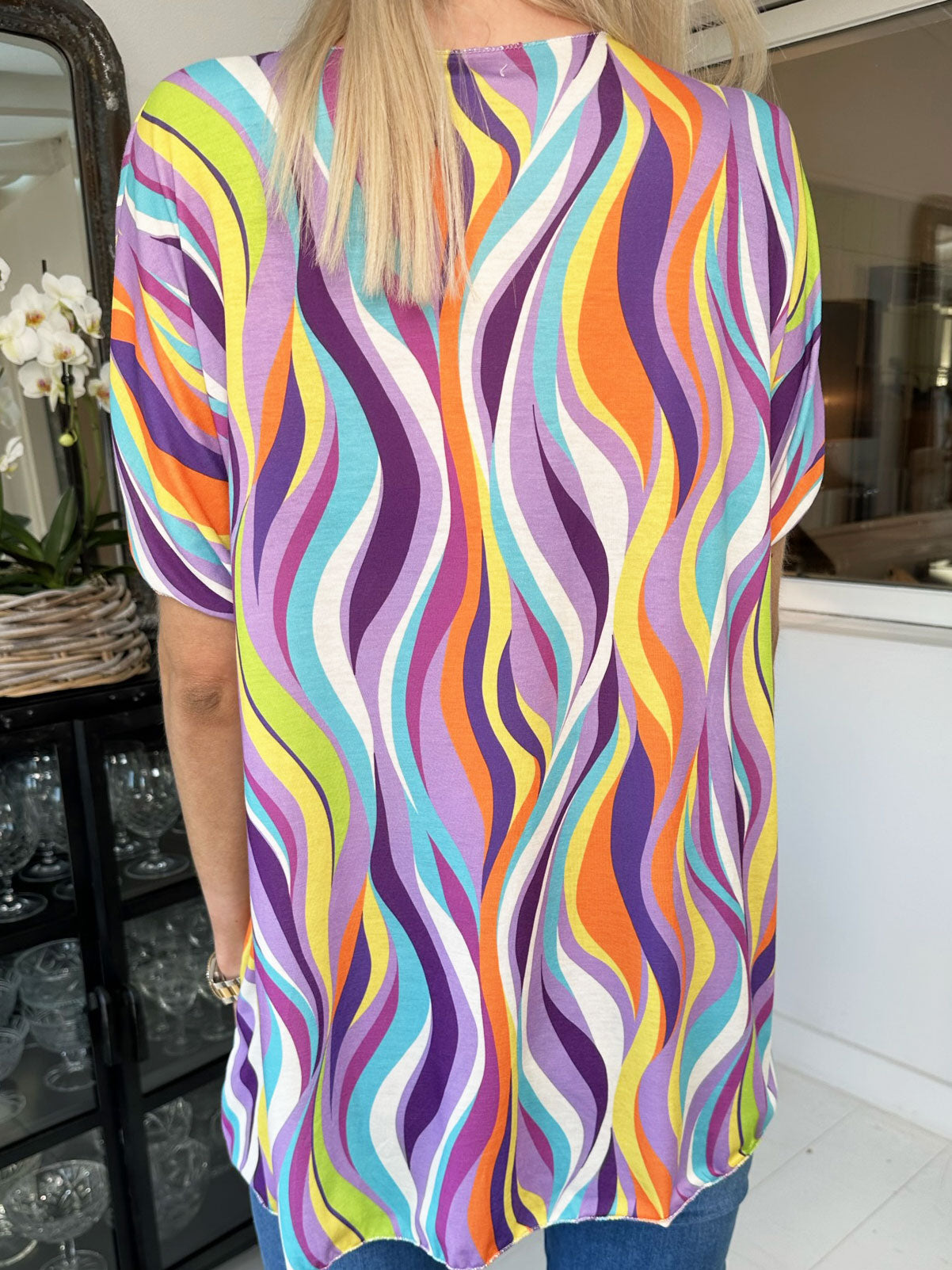 Kirsa - Mjuk flerfärgad blus med v-hals