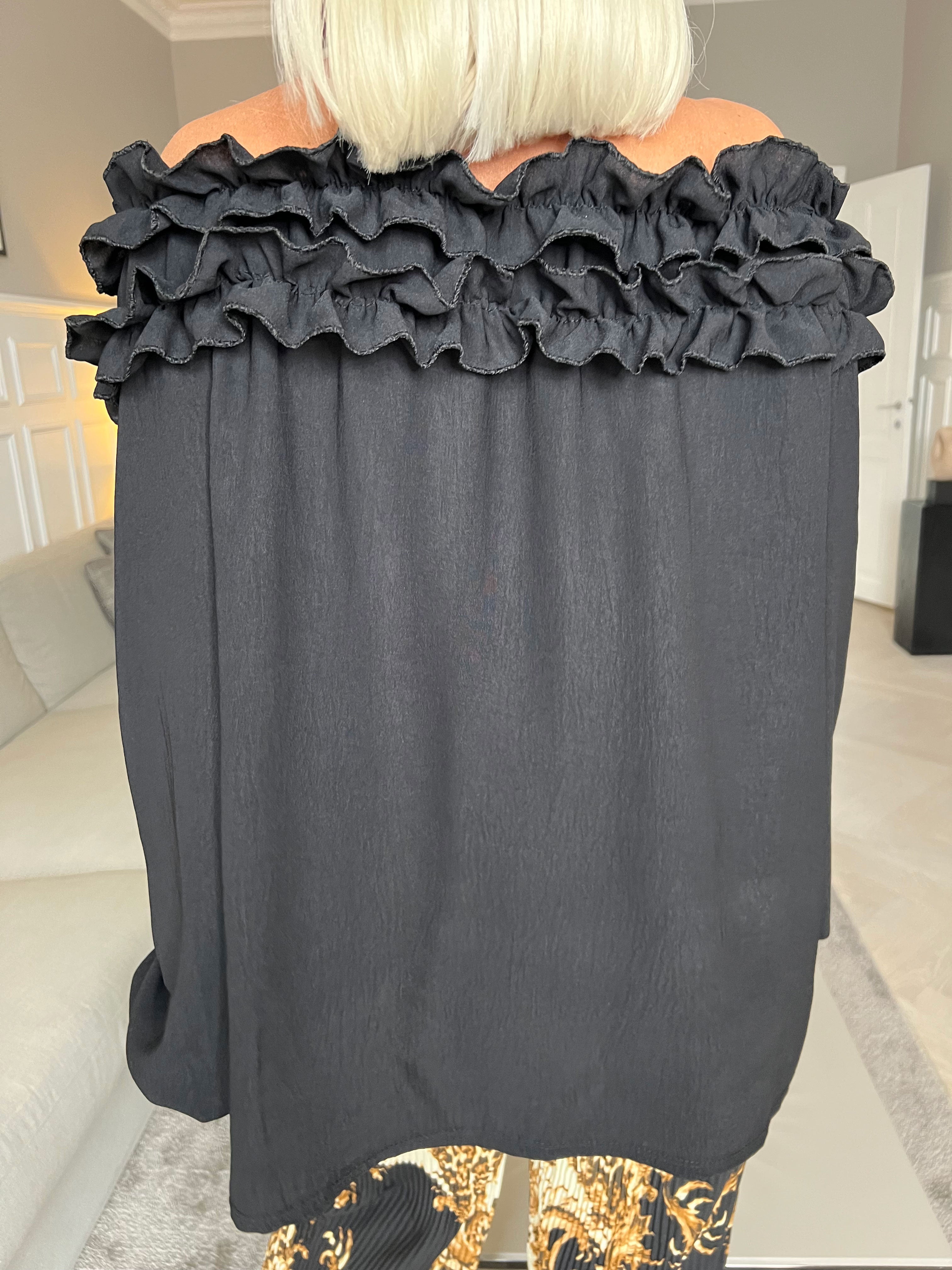 Chili - Finst tunikablus med volanger i halsen