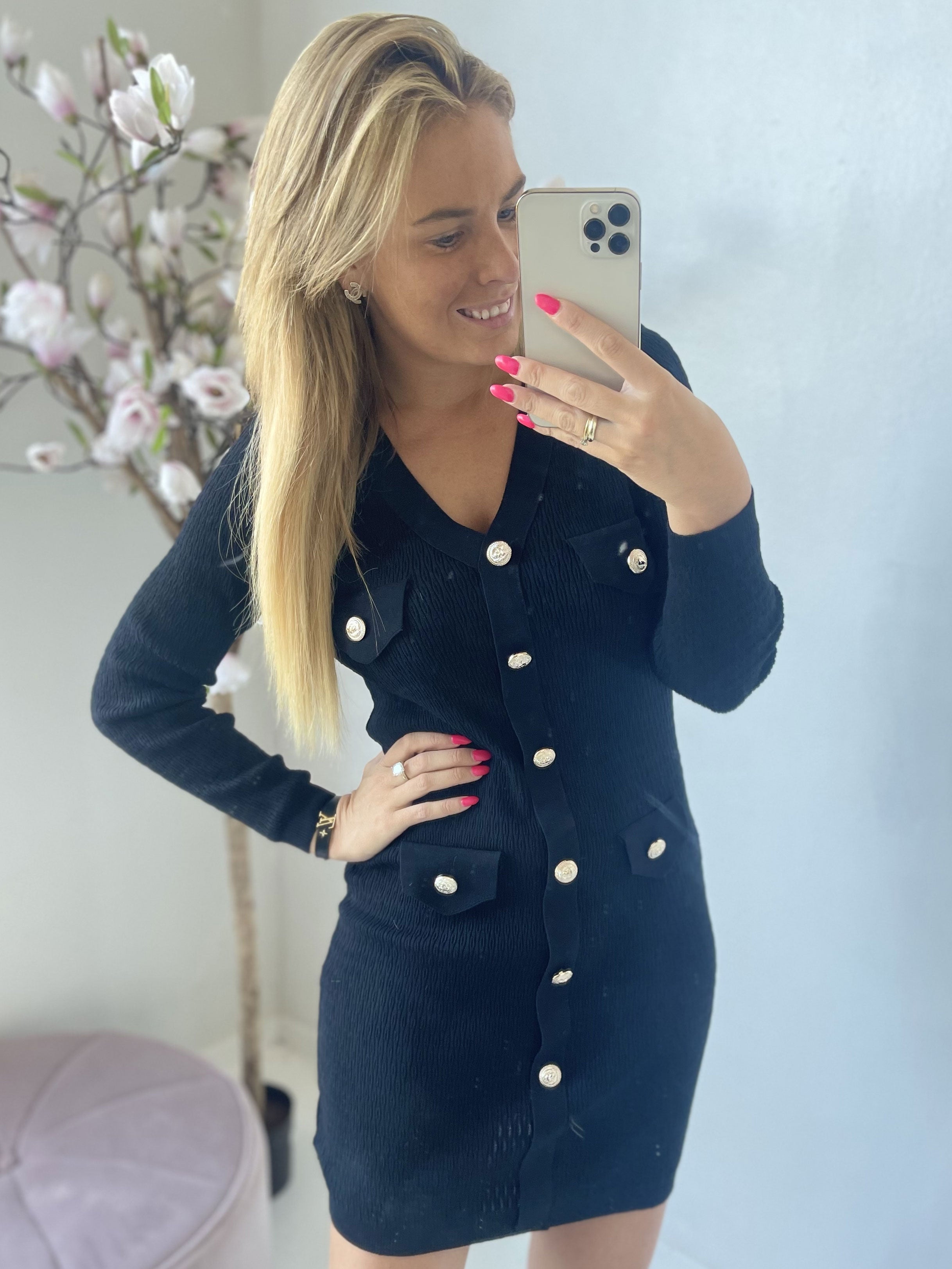 Melody -  Vacker klänning i viskos med guldknappar