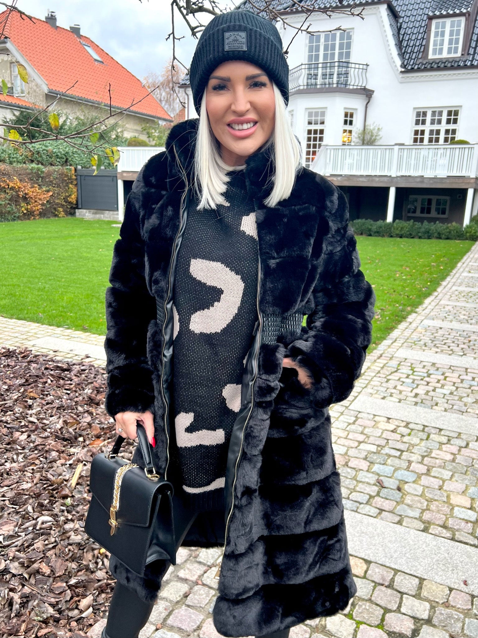 Darya - Fake Fur jacka med resår i midjan