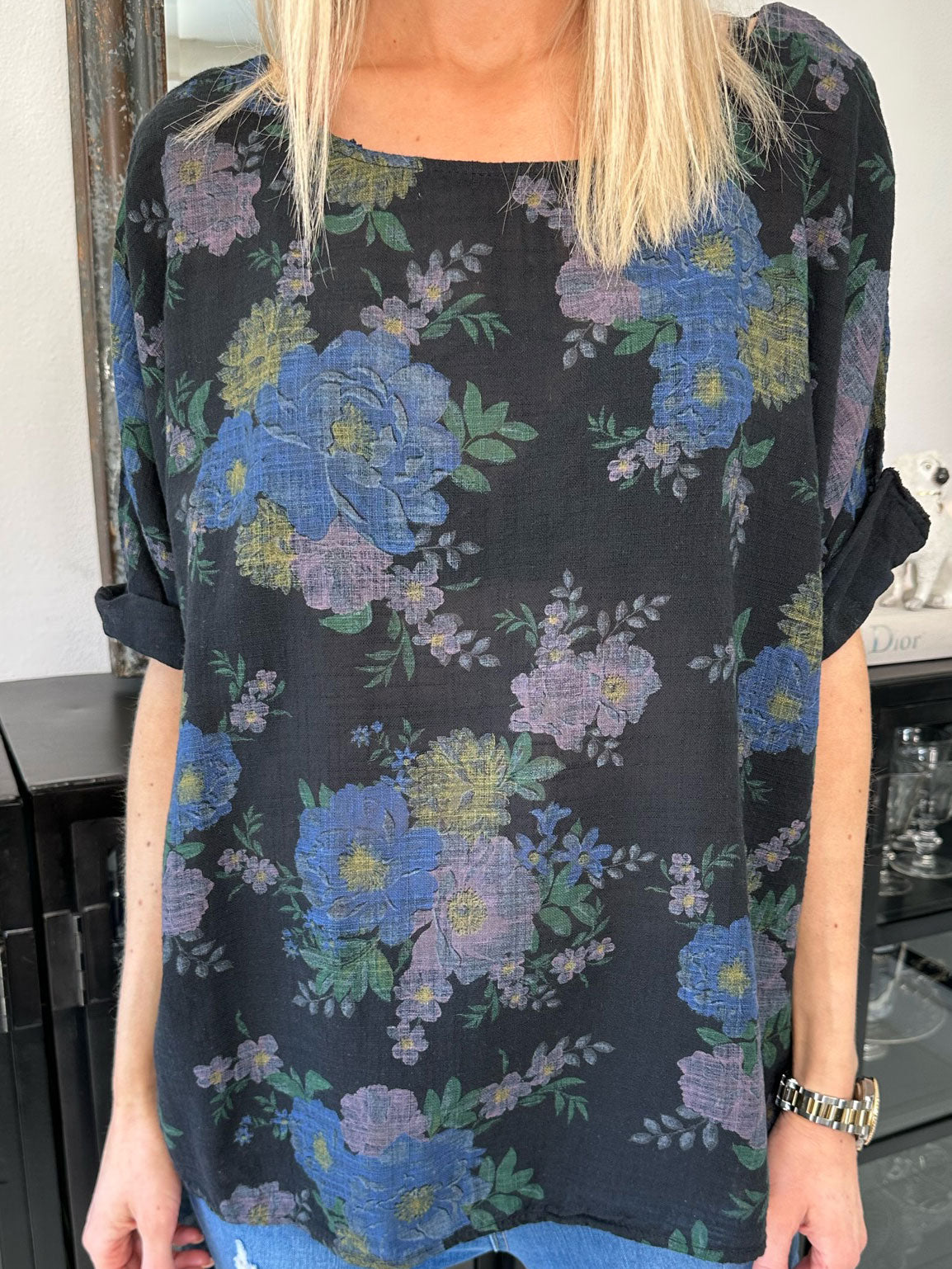 Gissele - Söt blus i linne-liknande tyg med blommönster