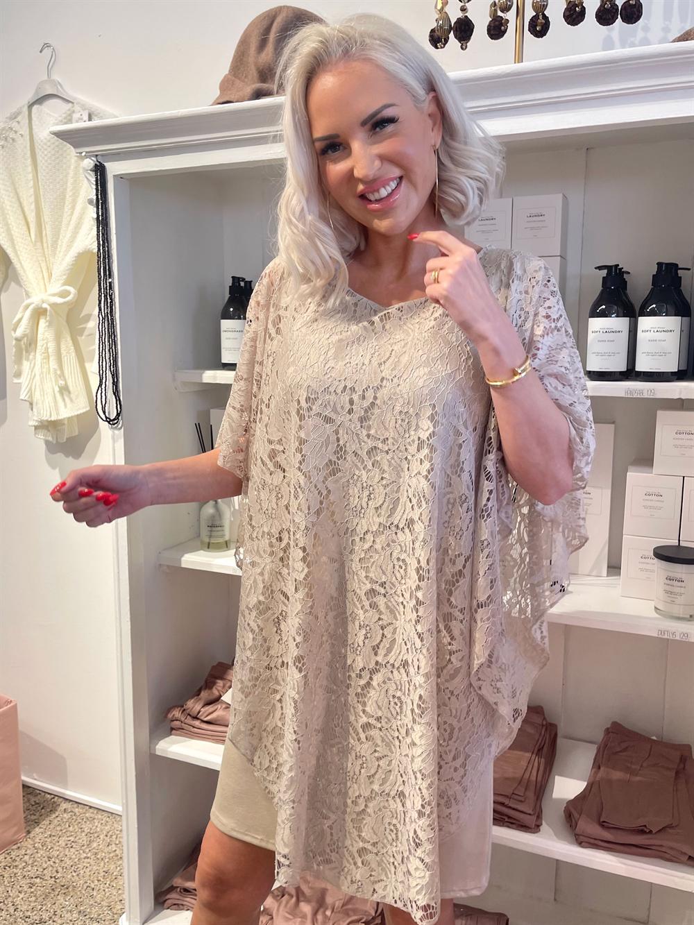 Kenya New Lace - Tunikaklänning med spetslager