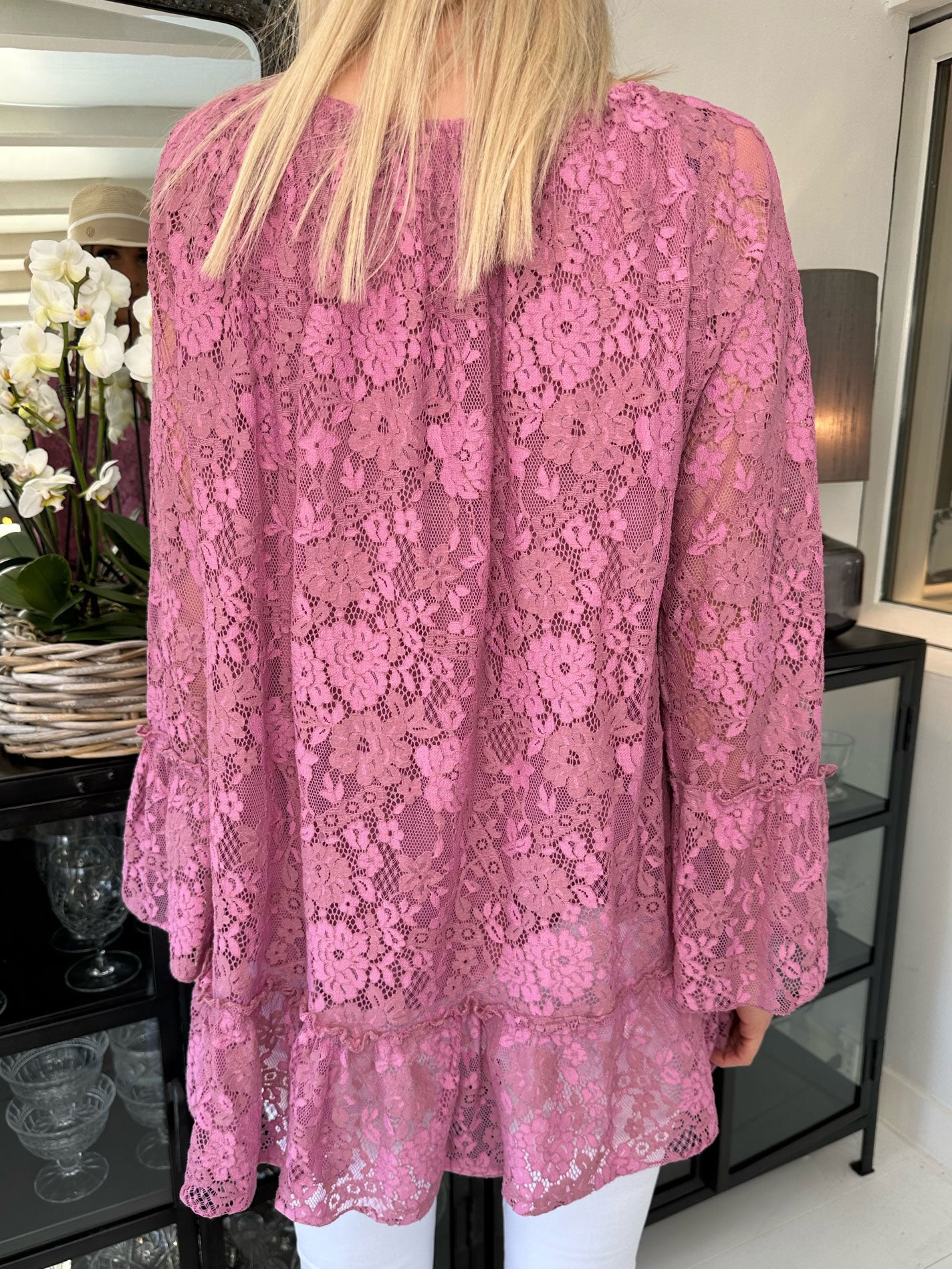 Trille - Söt spetstunika med volangkant