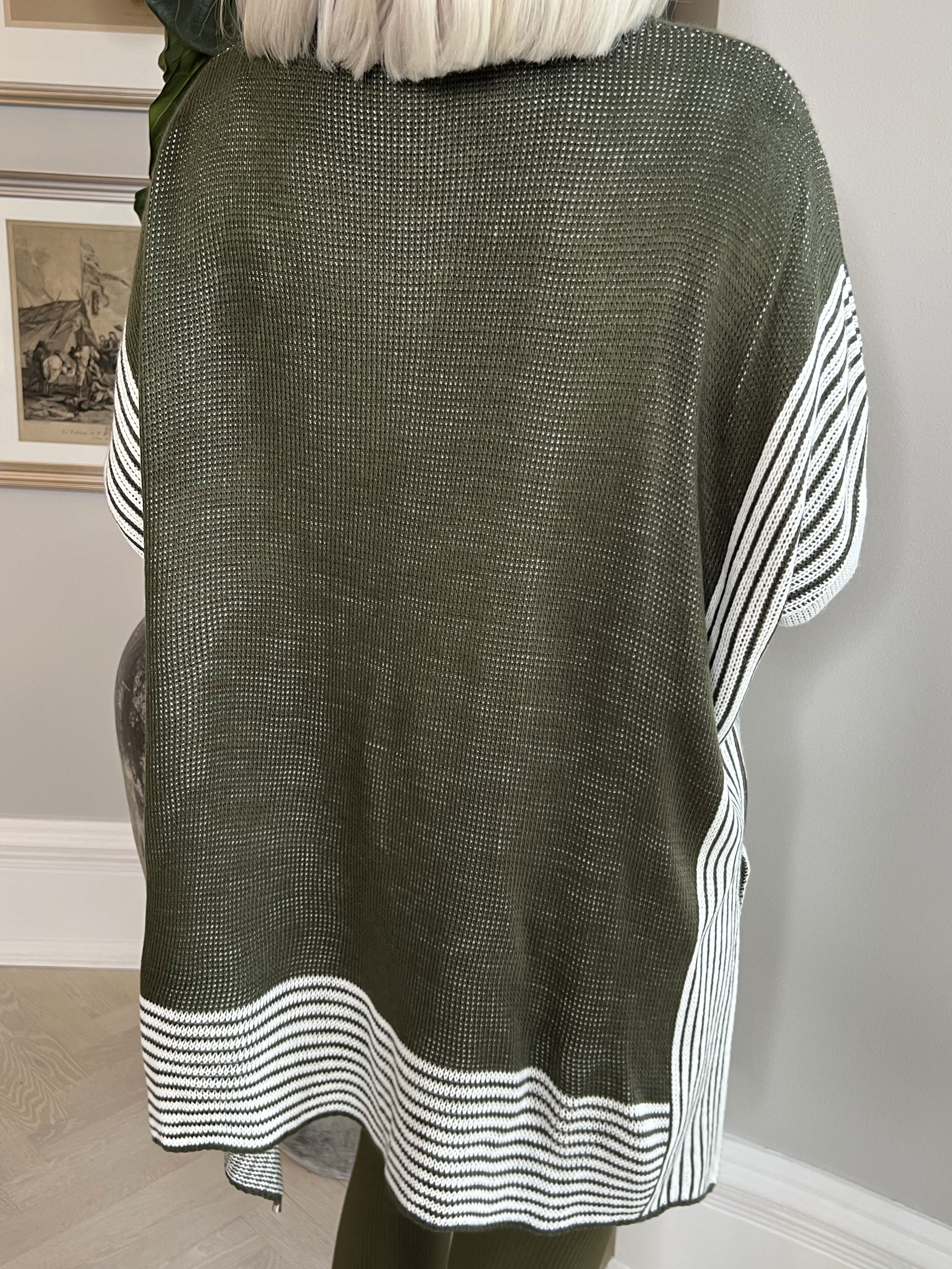 Akulina - Tvåfärgad randig stickning med rullkrage