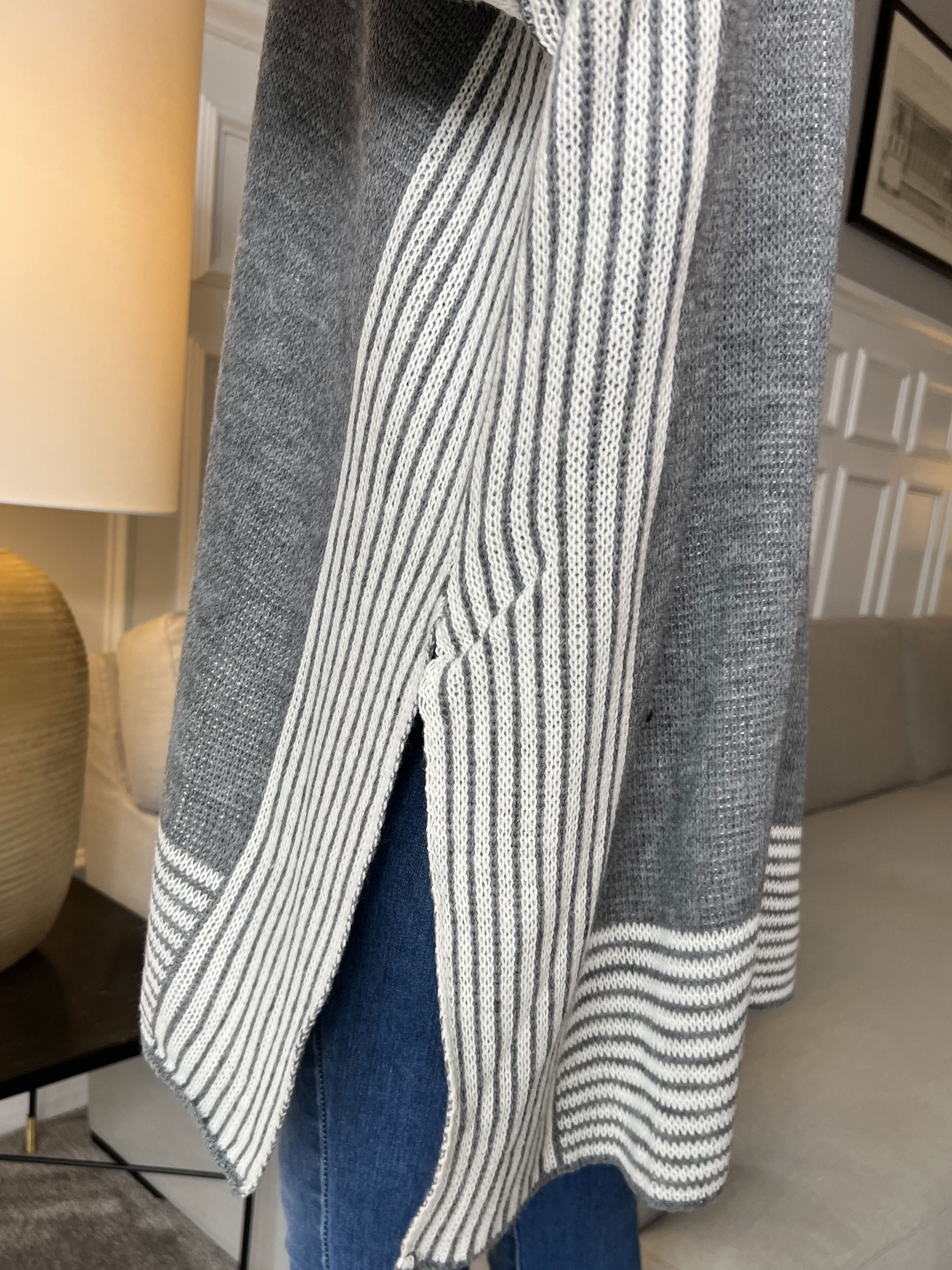 Akulina - Tvåfärgad randig stickning med rullkrage