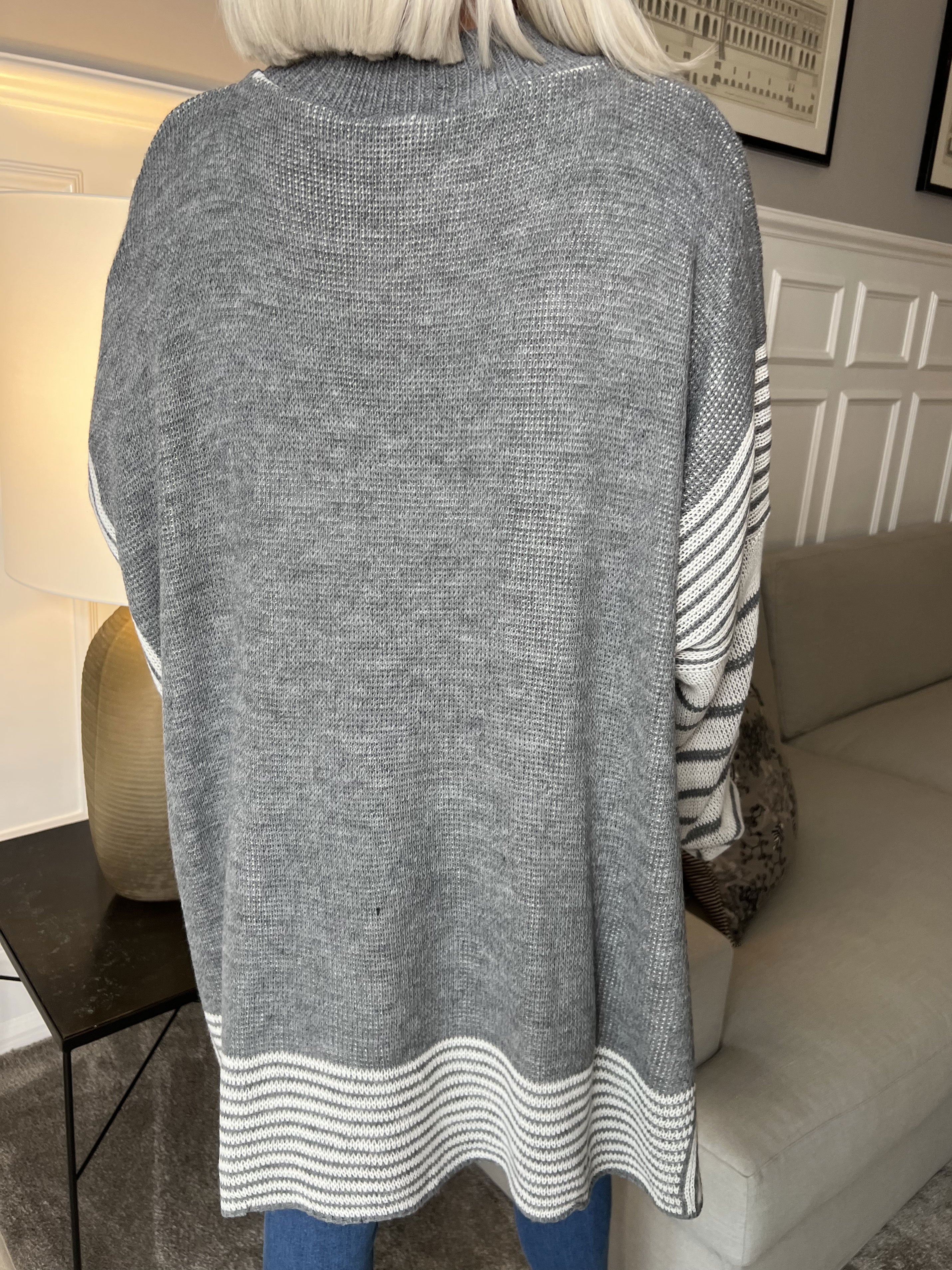 Akulina - Tvåfärgad randig stickning med rullkrage