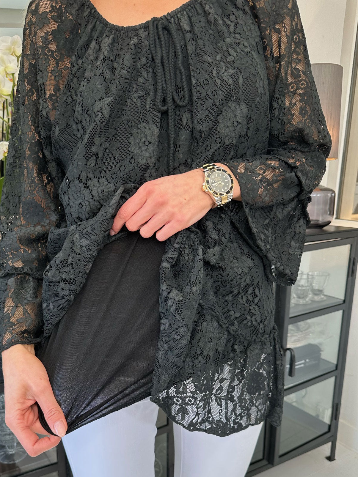 Trille - Söt spetstunika med volangkant