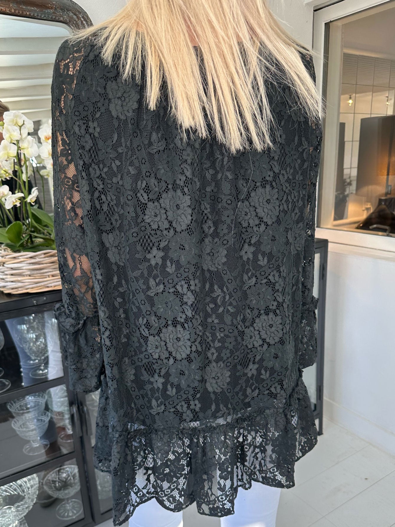 Trille - Söt spetstunika med volangkant