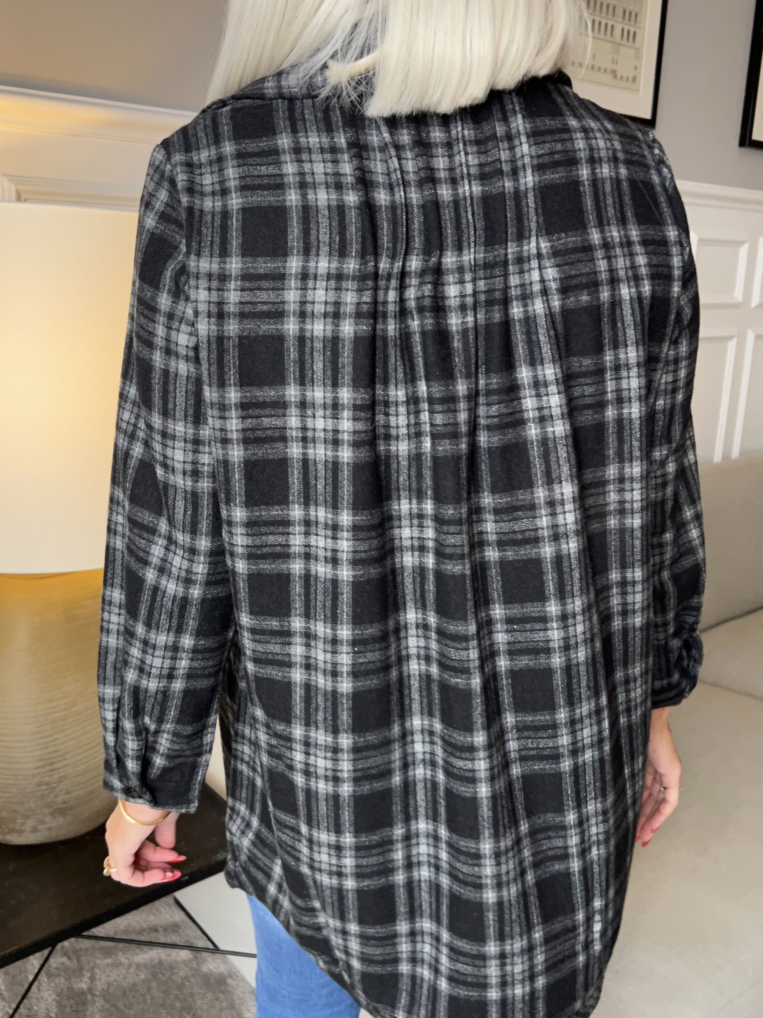 Sandra - Mjuk rutig skjorta i ull - Black