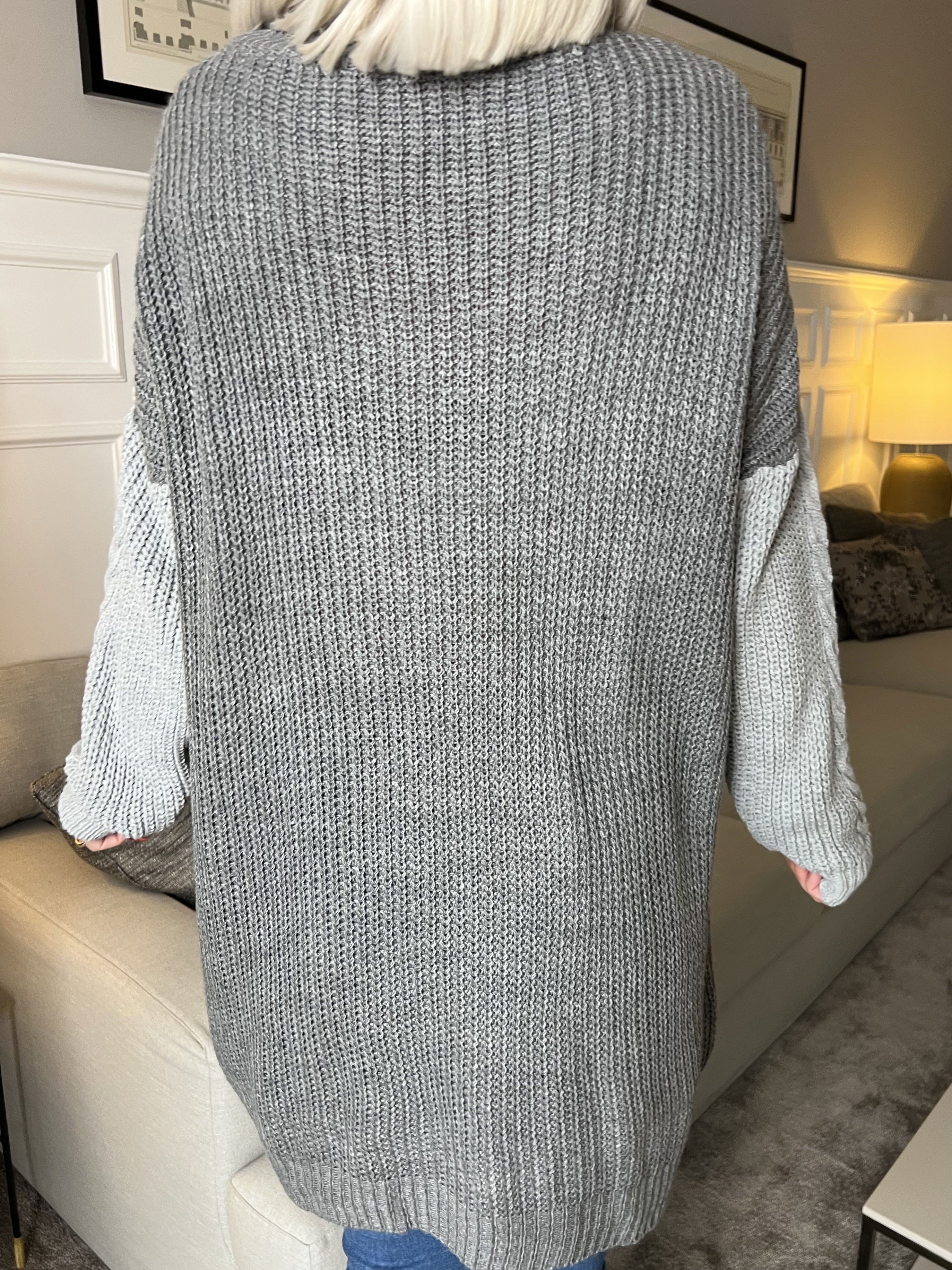 Tenna - Tvåfärgad klänning i kabelstickning