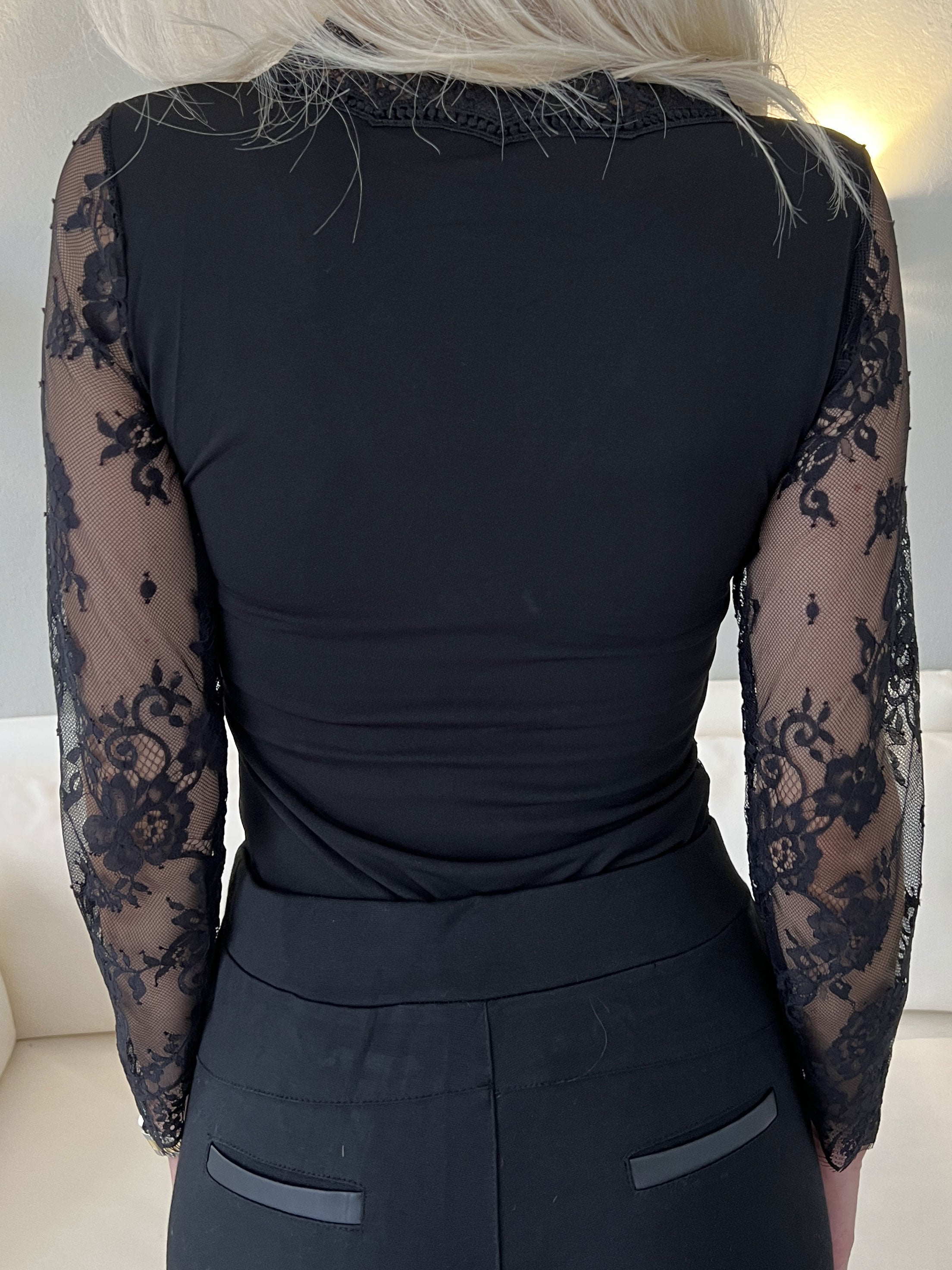 Klaudia - Feminin bodystocking i spets