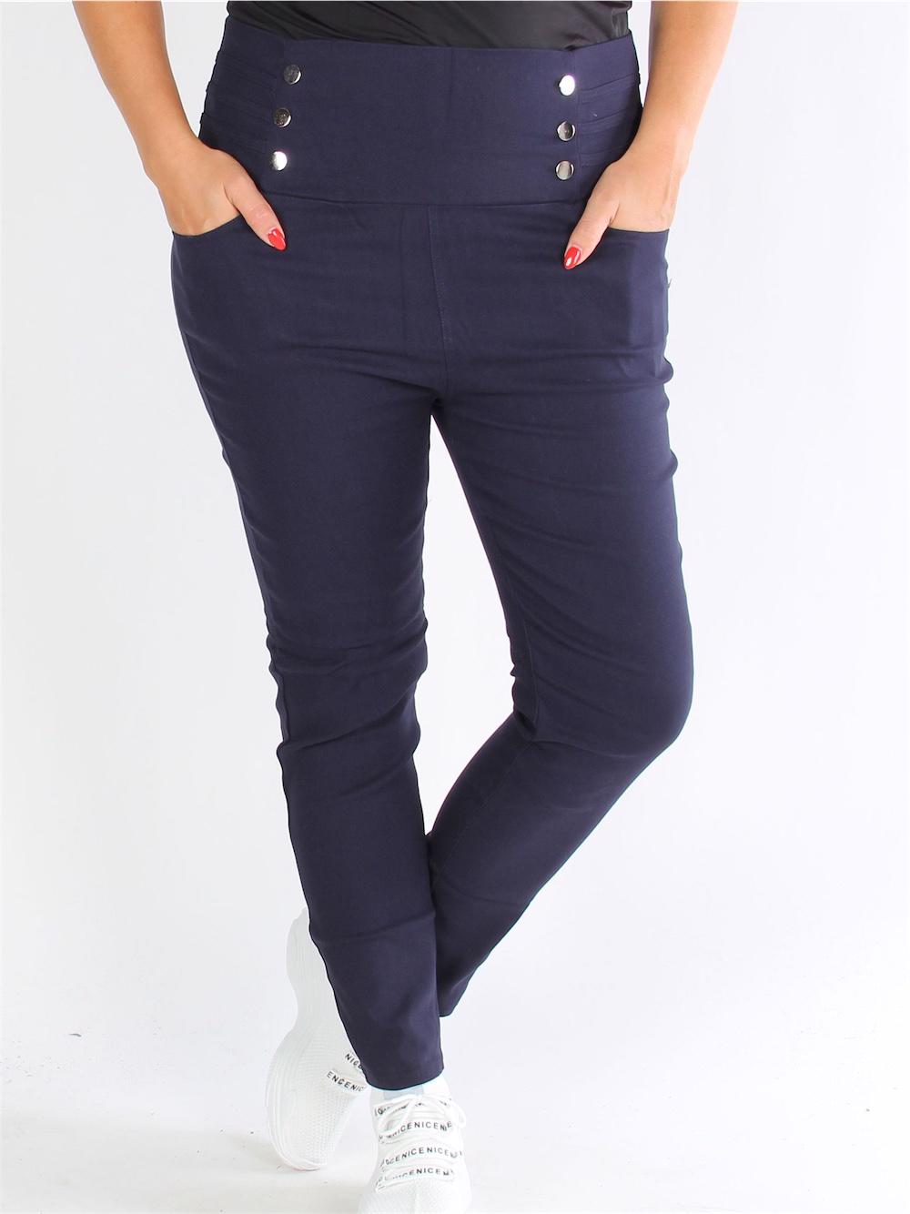 Alette - Svarta byxor i denimlook med silverdetaljer framtill