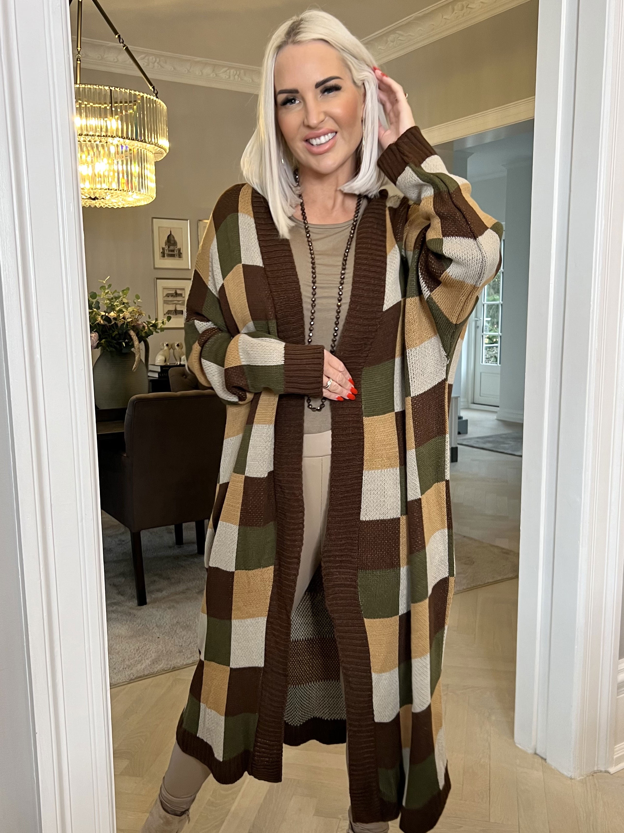 Nanami - Lång stickad kofta i flerfärgad rutig färg