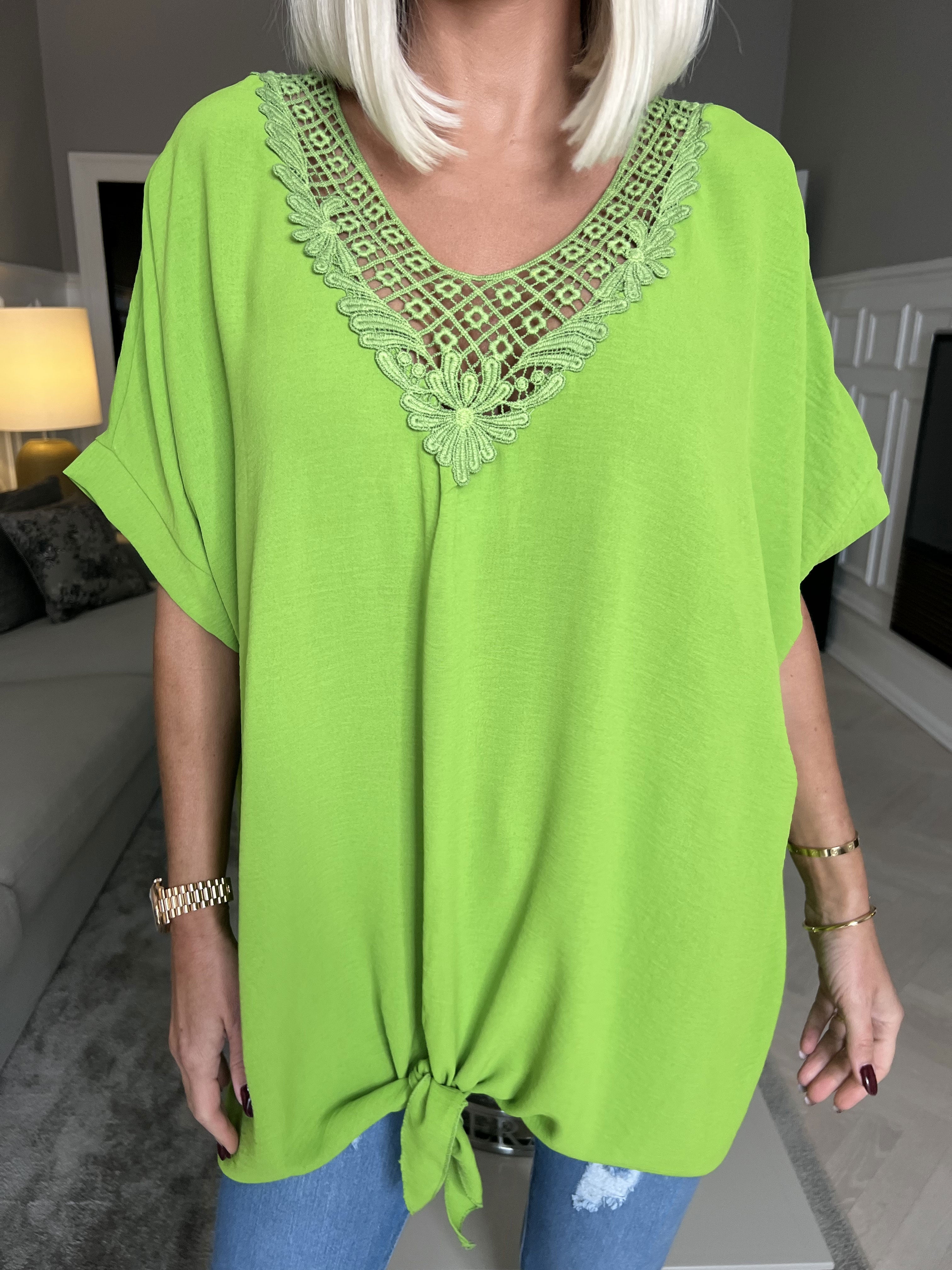 Lilly - Vacker tunika med unik halsringning - Denim blue