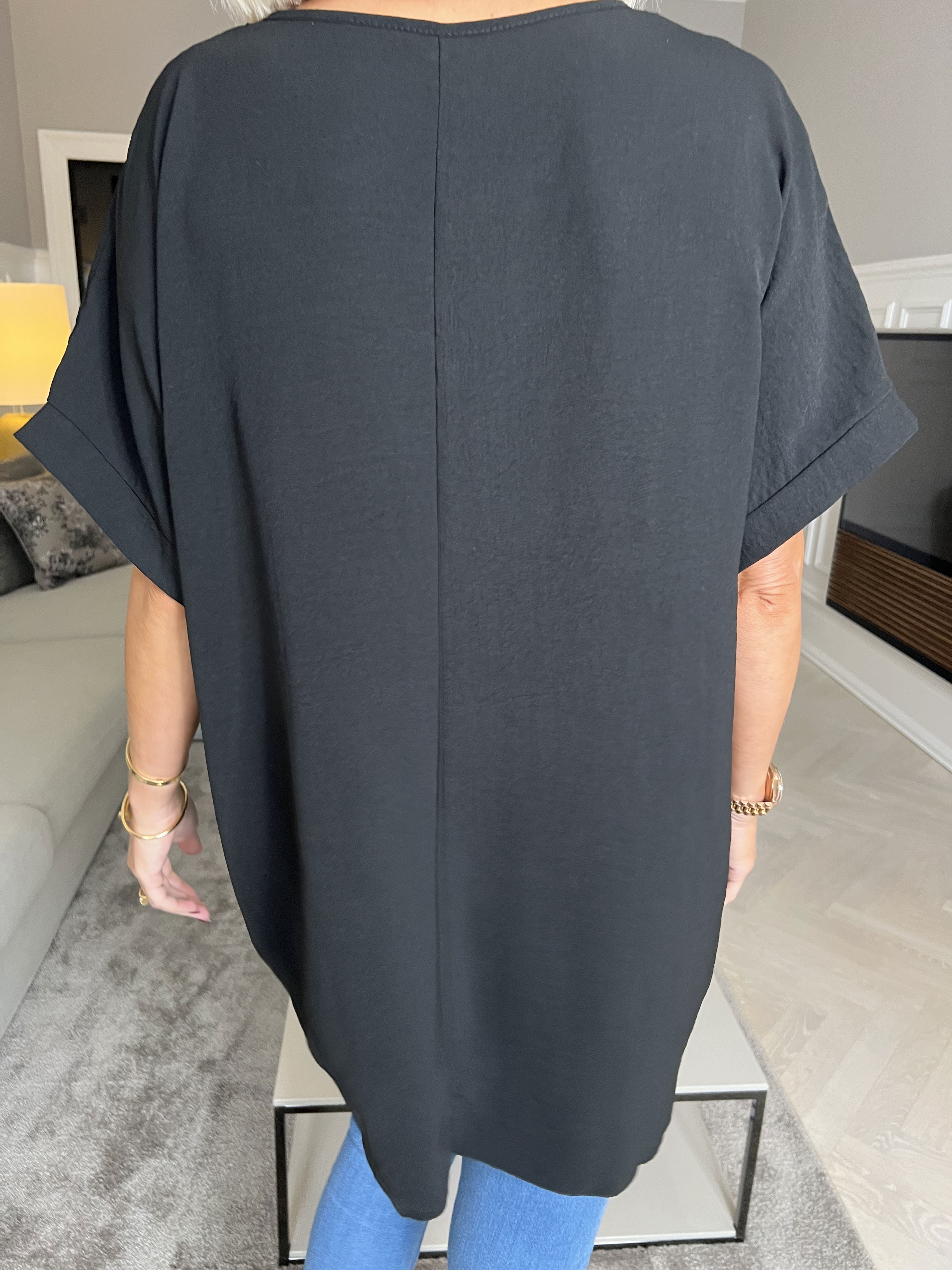 Lilly - Vacker tunika med unik halsringning