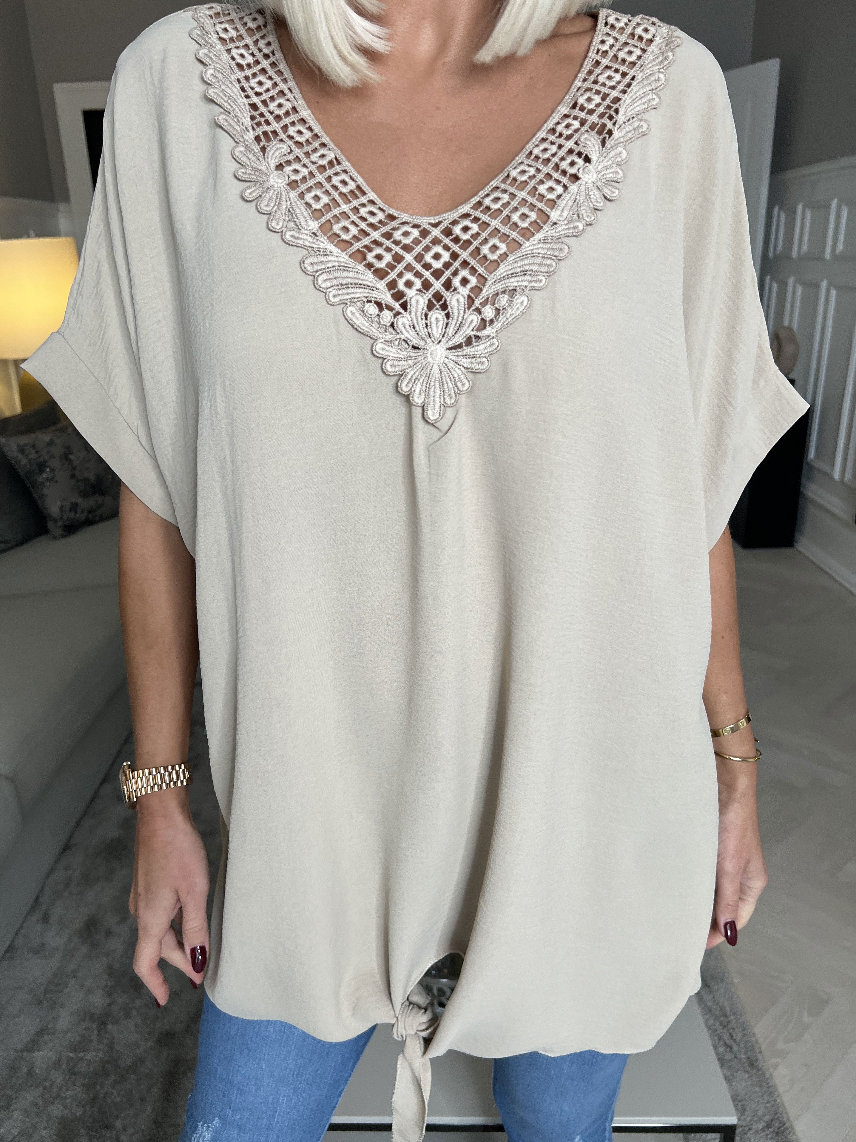 Lilly - Vacker tunika med unik halsringning