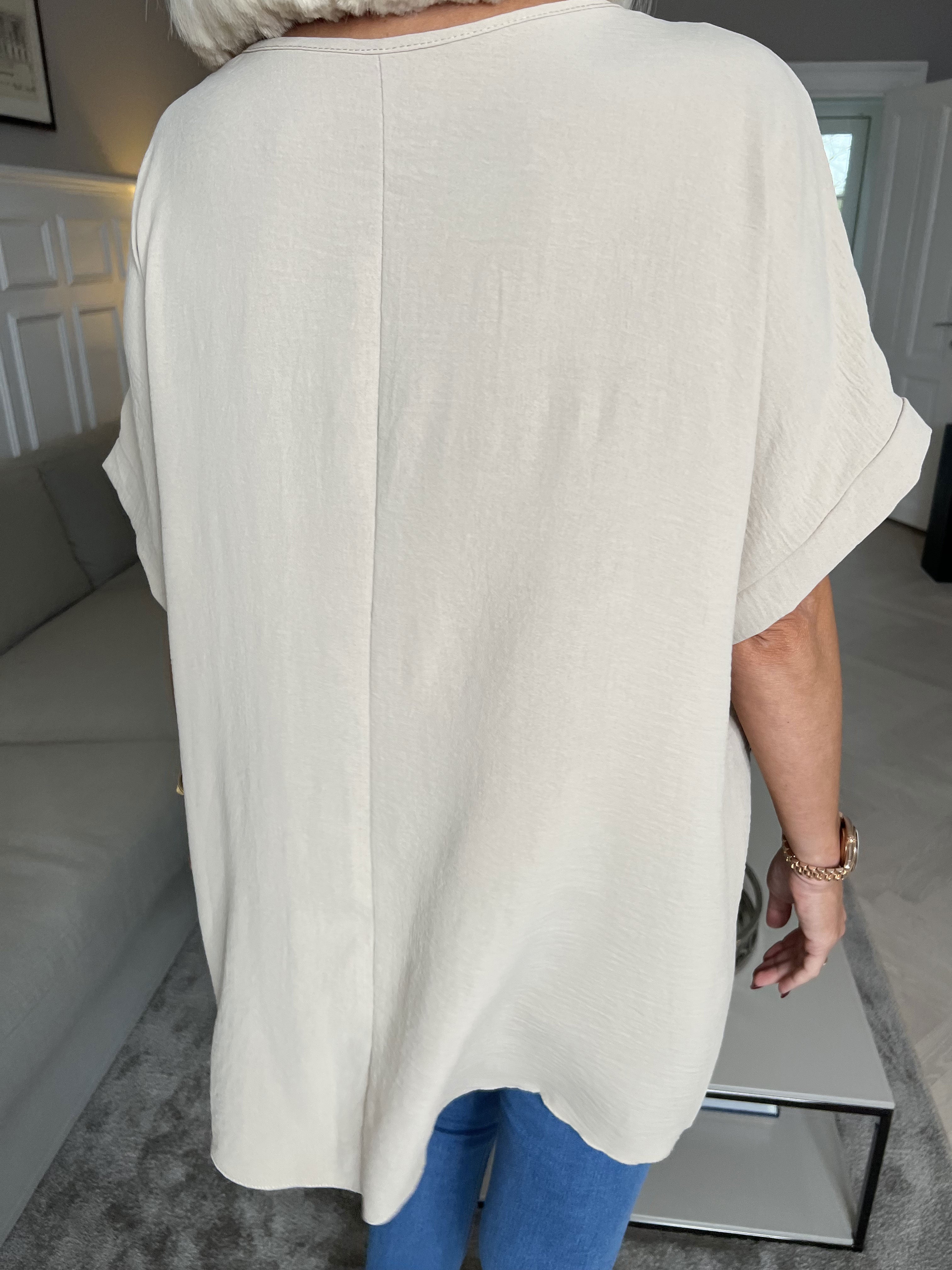 Lilly - Vacker tunika med unik halsringning