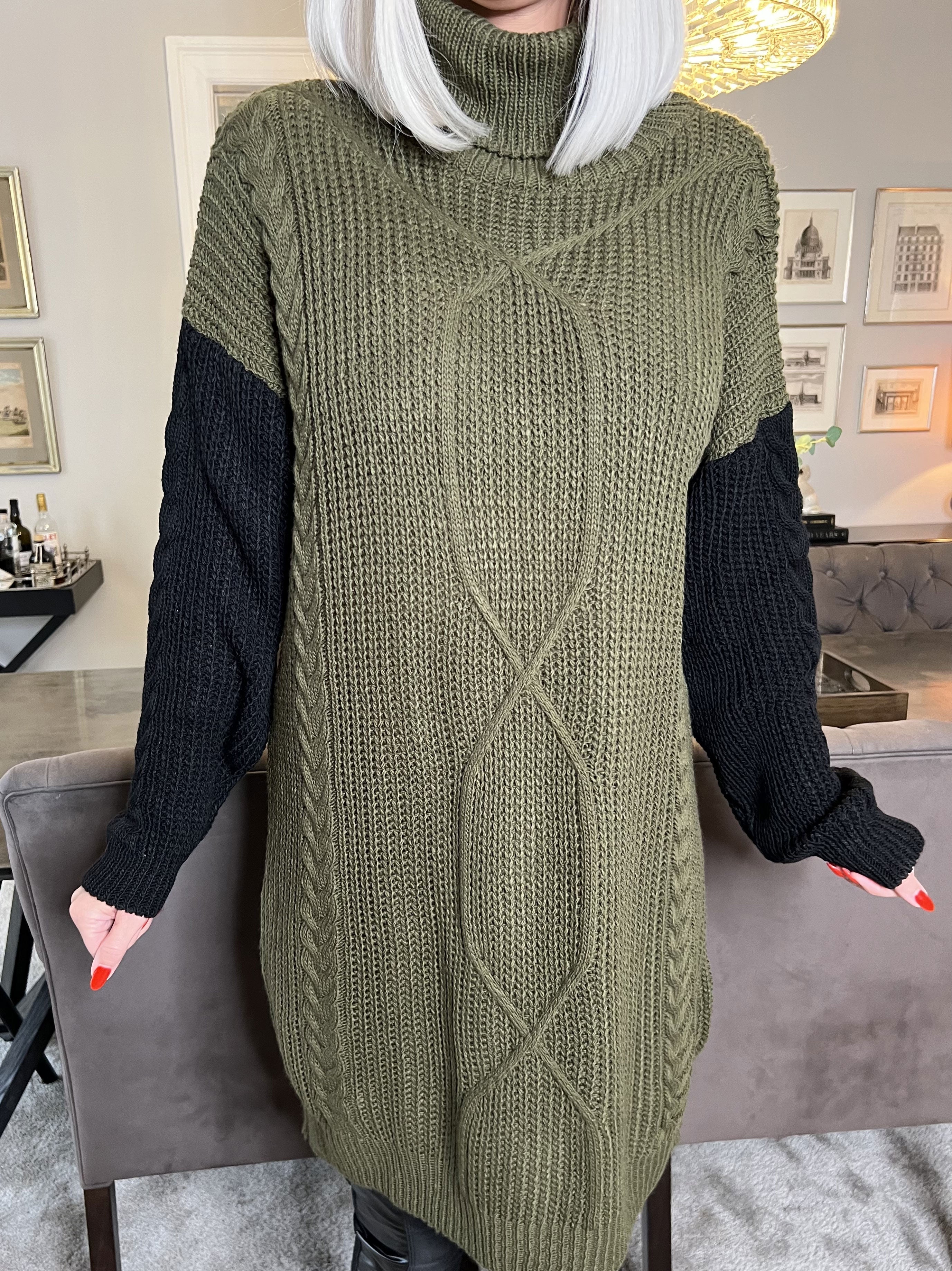 Tenna - Tvåfärgad klänning i kabelstickning