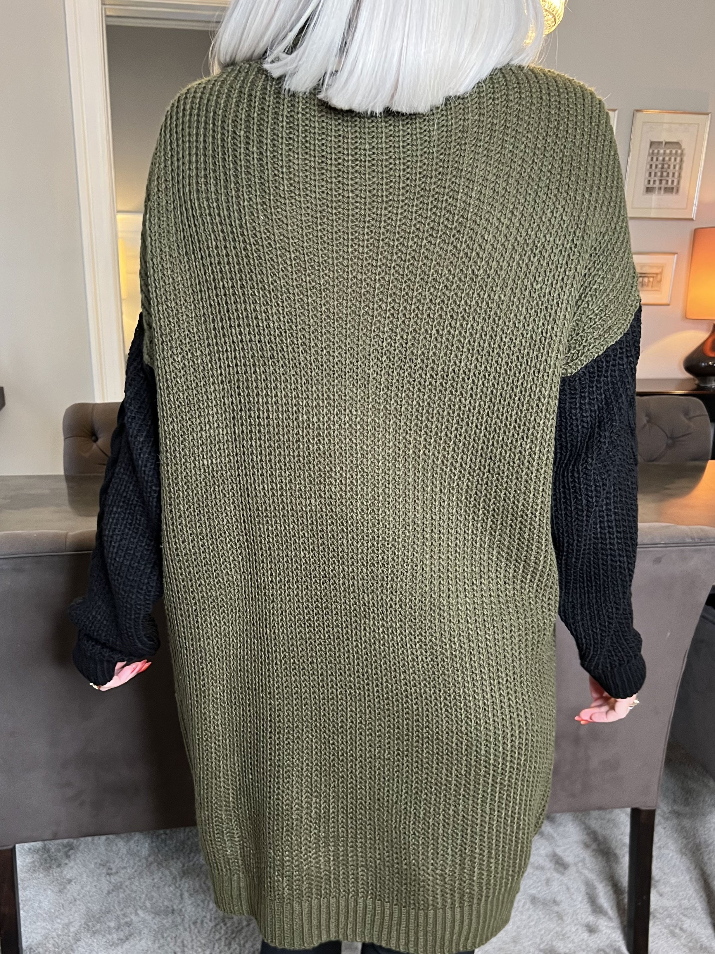 Tenna - Tvåfärgad klänning i kabelstickning