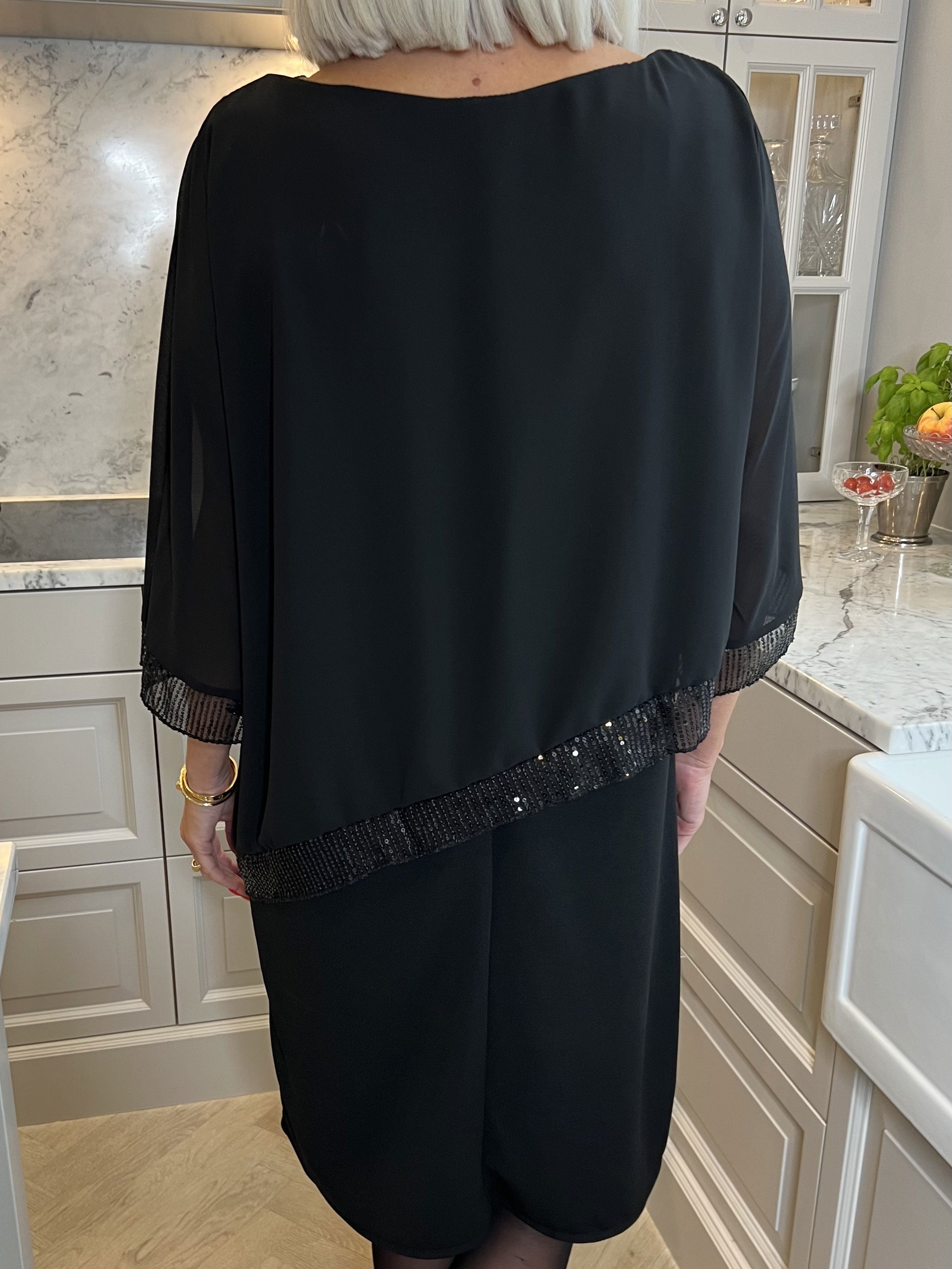 Amna - Elegant klänning med paljettkant