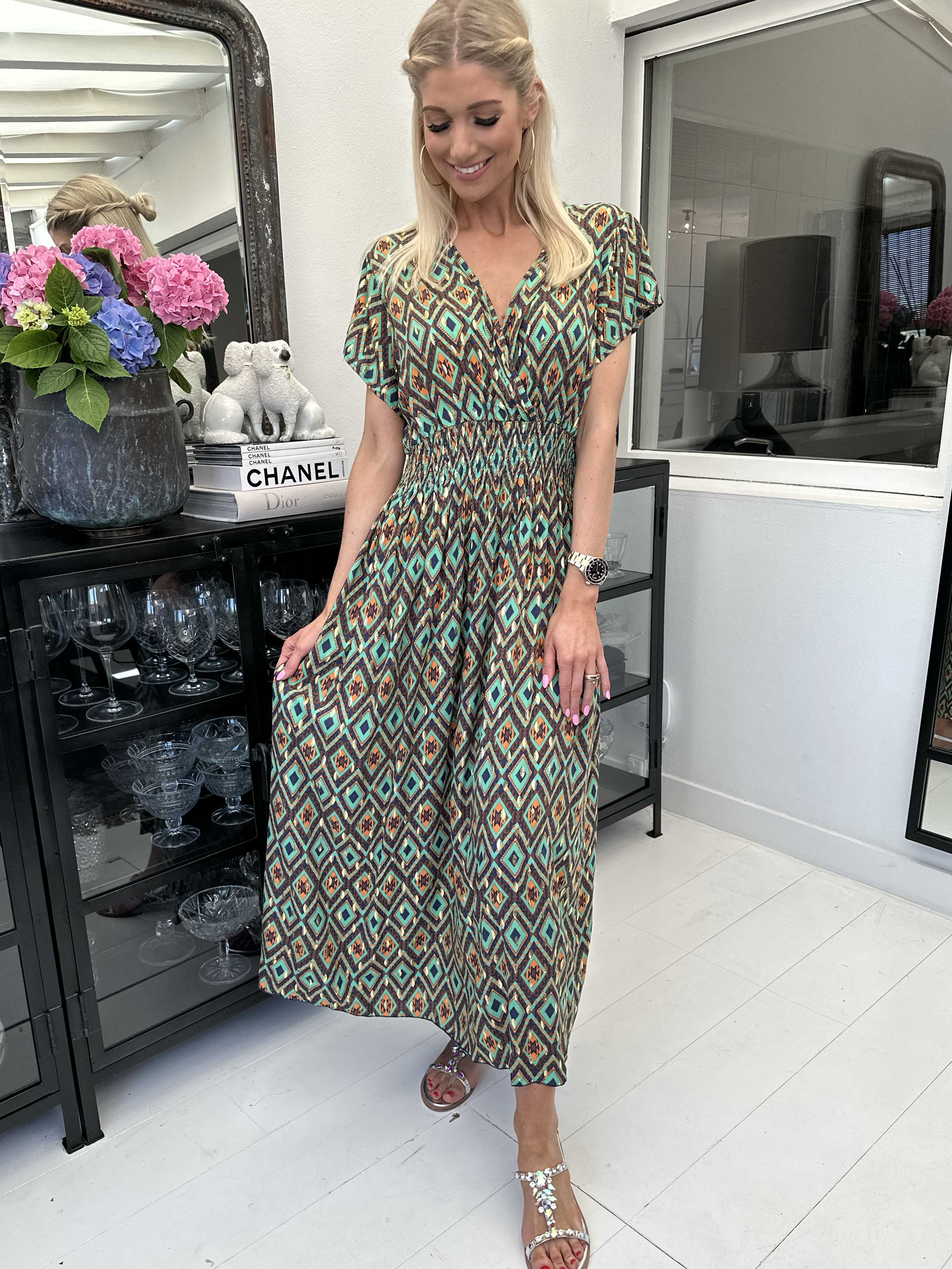 Misha Pattern - Söt lång mönstrad klänning med smock - Green