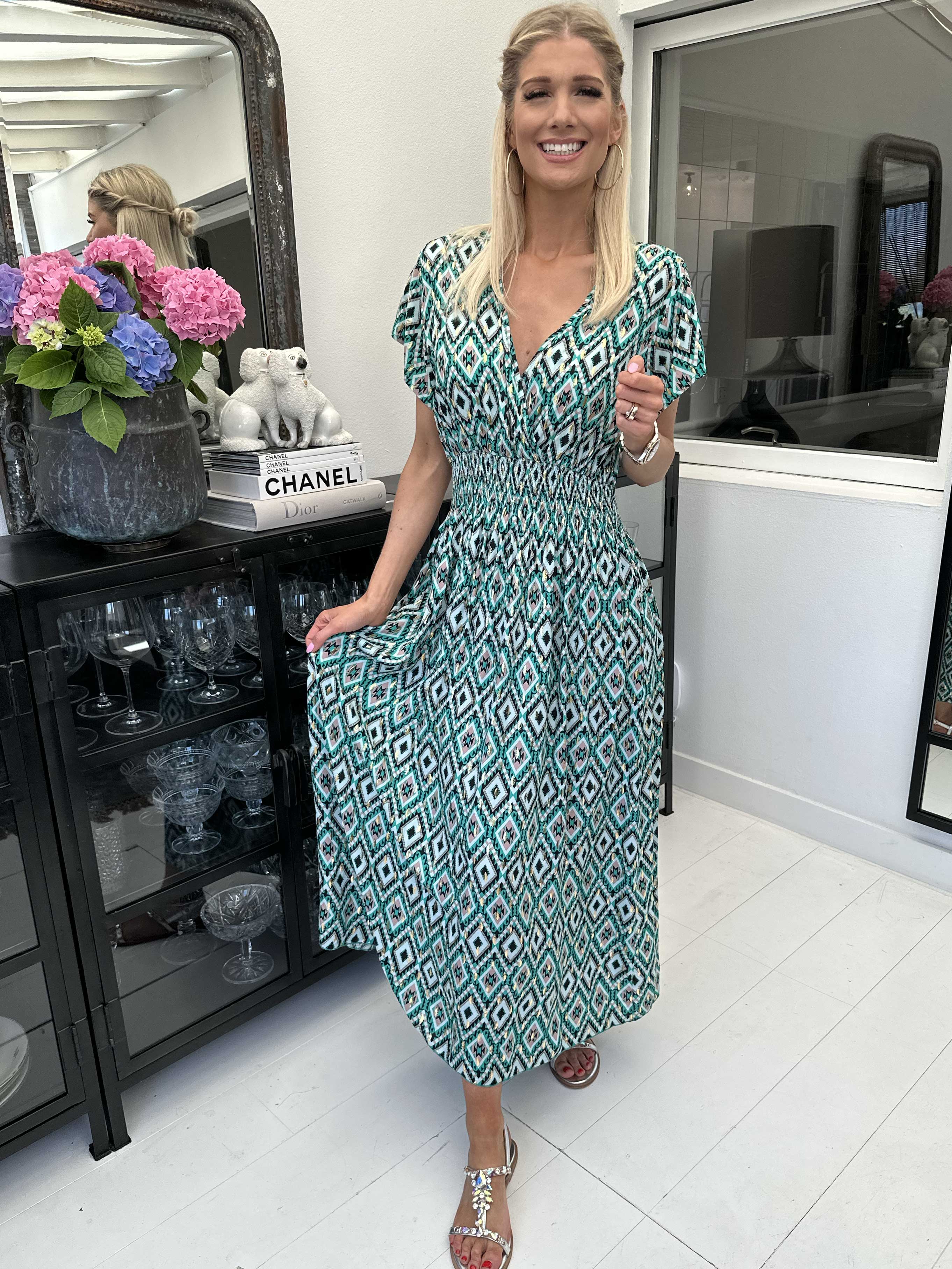 Misha Pattern - Söt lång mönstrad klänning med smock