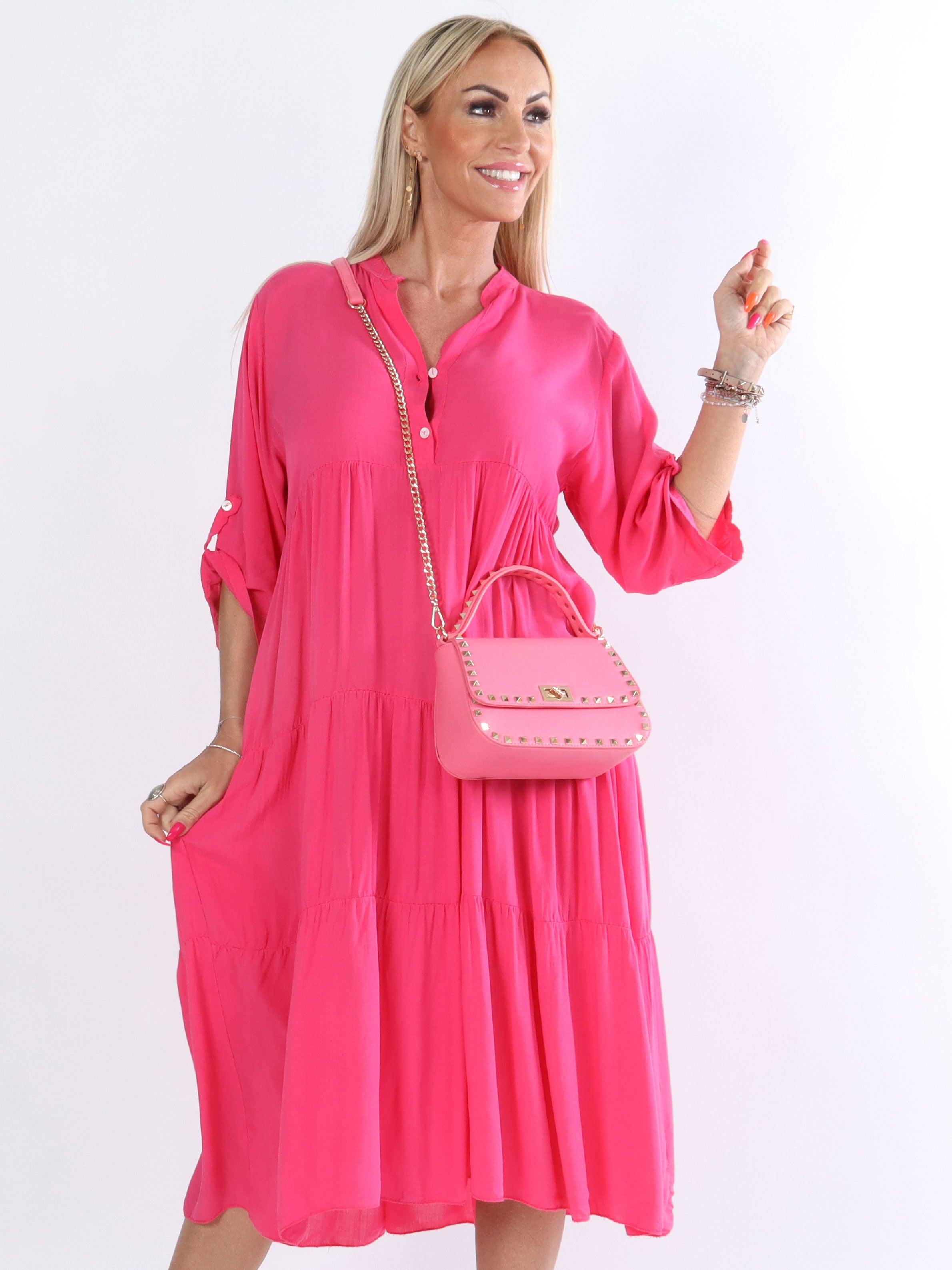 Jenna - Enkel klänning i lager på lager med knappar på bröstet