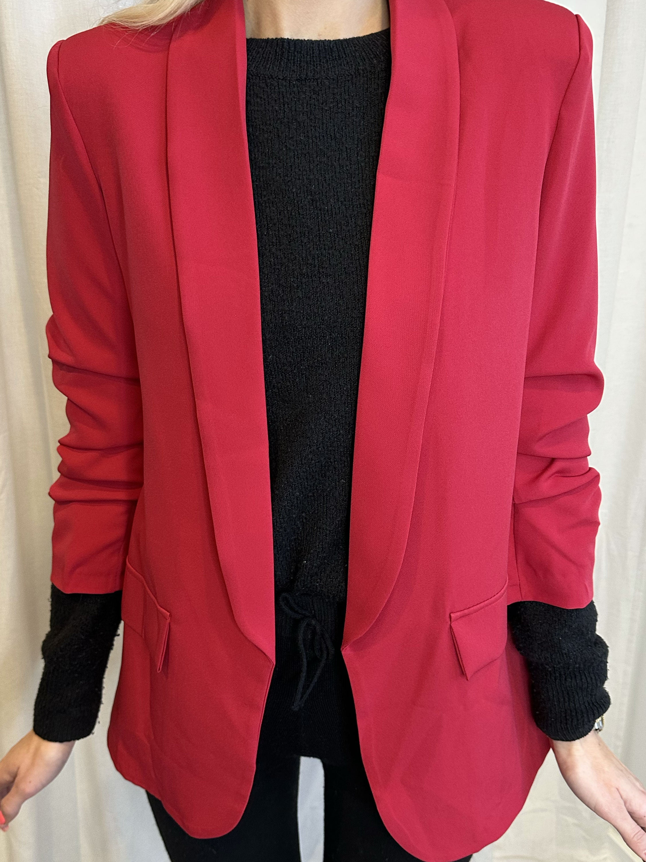 Mila - Snygg blazer med rynka på ärmen