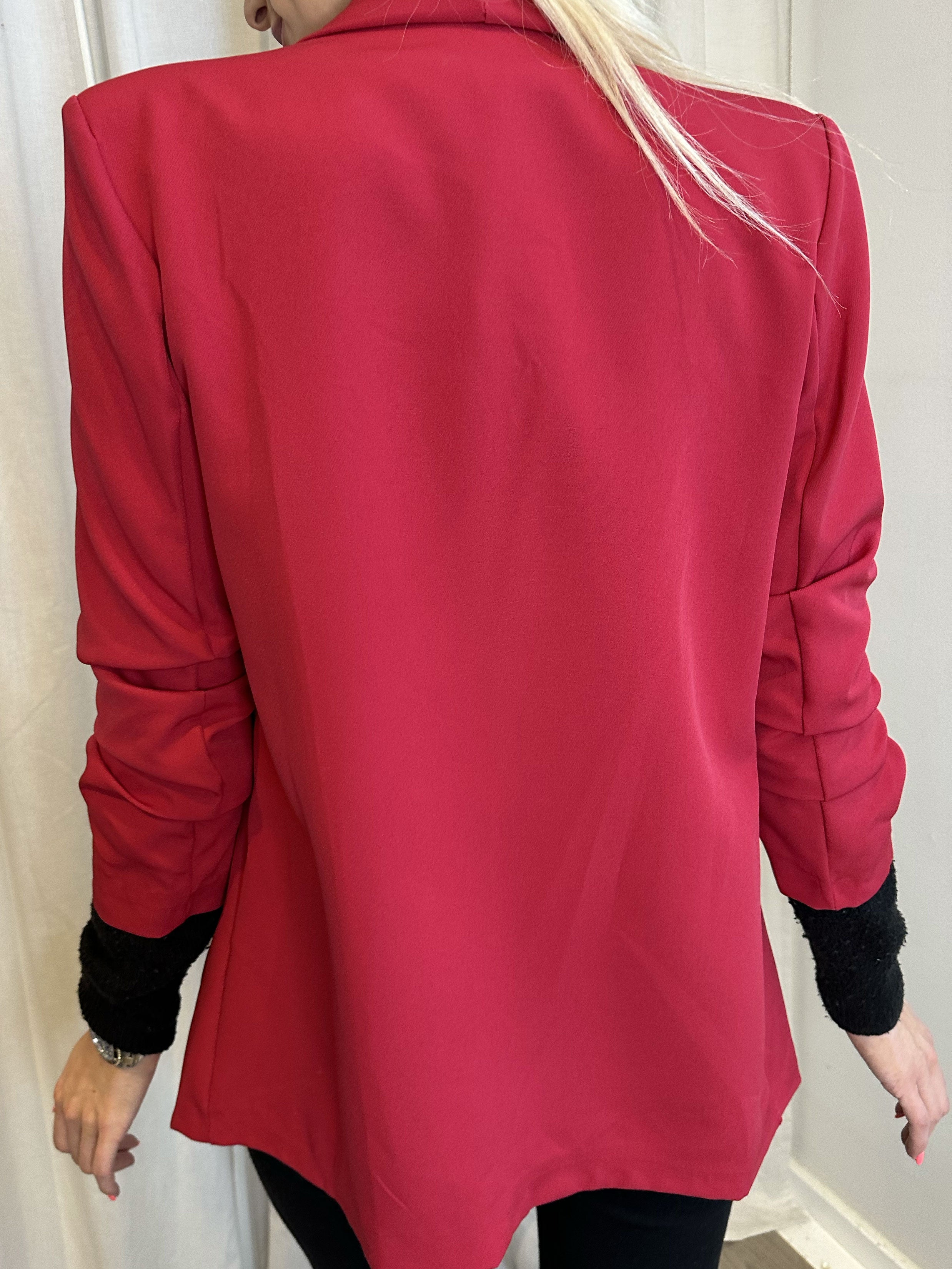 Mila - Snygg blazer med rynka på ärmen