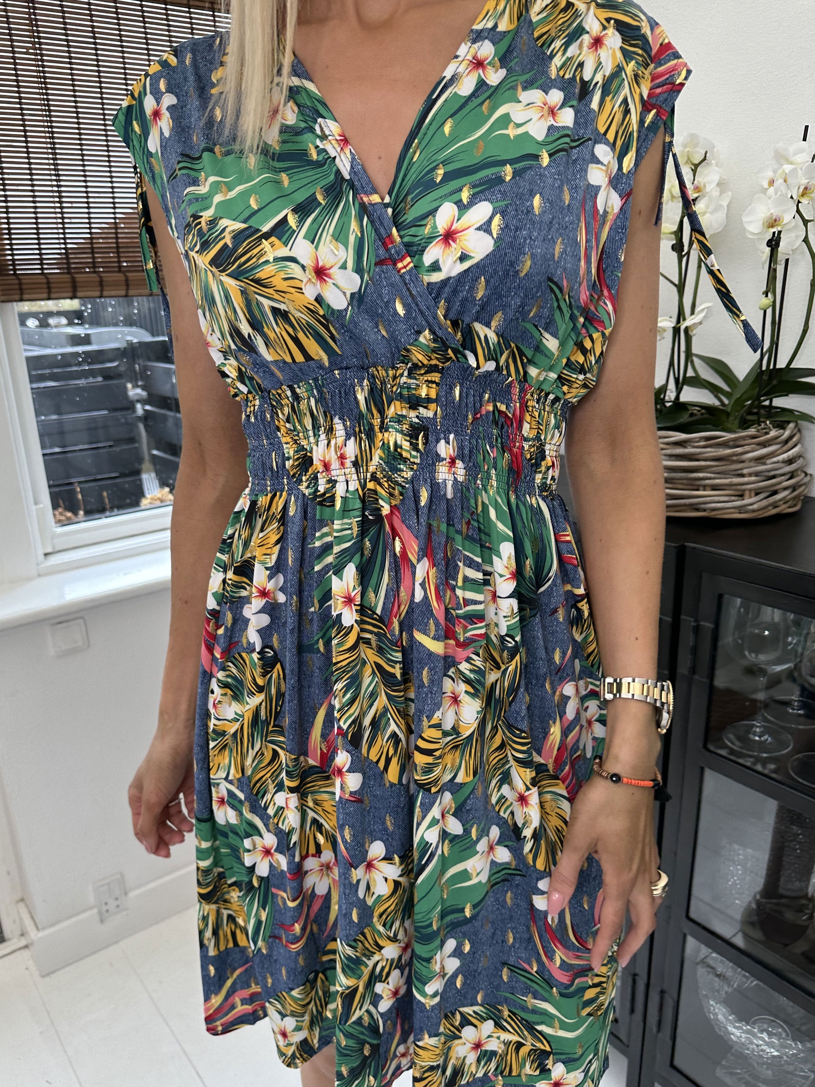 Pams Hawaii Short - Kort elastisk klänning i rynkfritt tyg - White