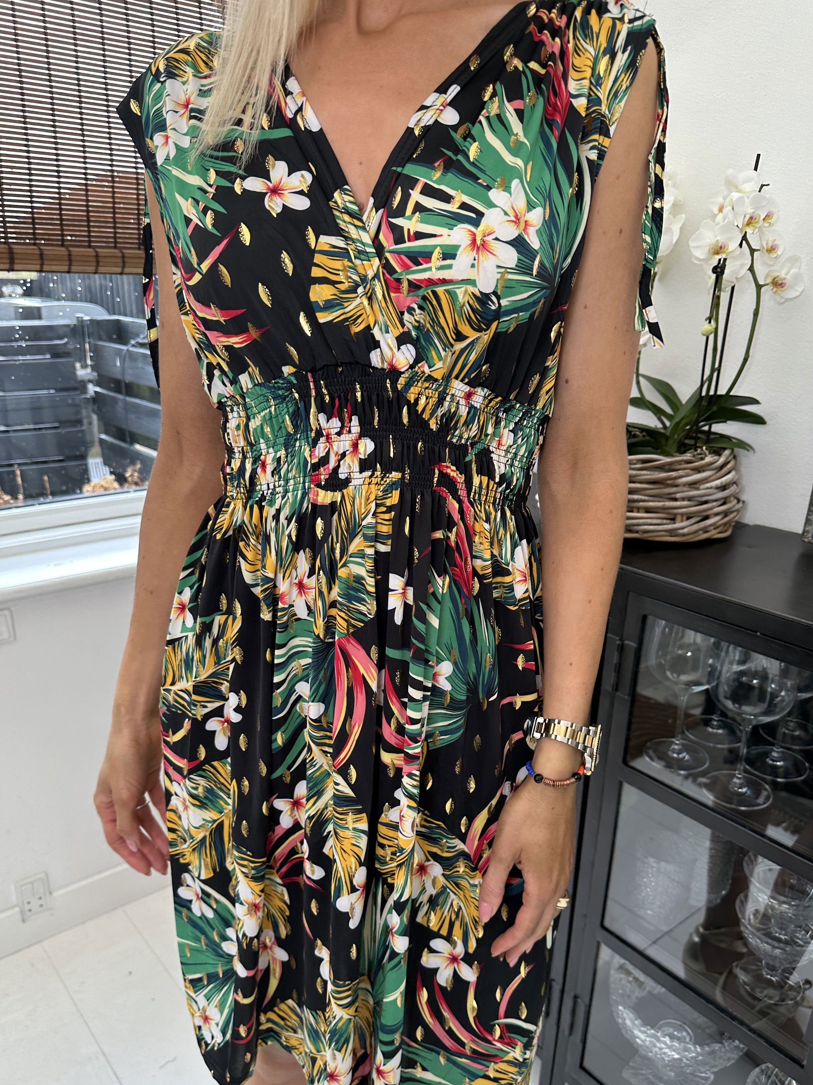 Pams Hawaii Short - Kort elastisk klänning i rynkfritt tyg