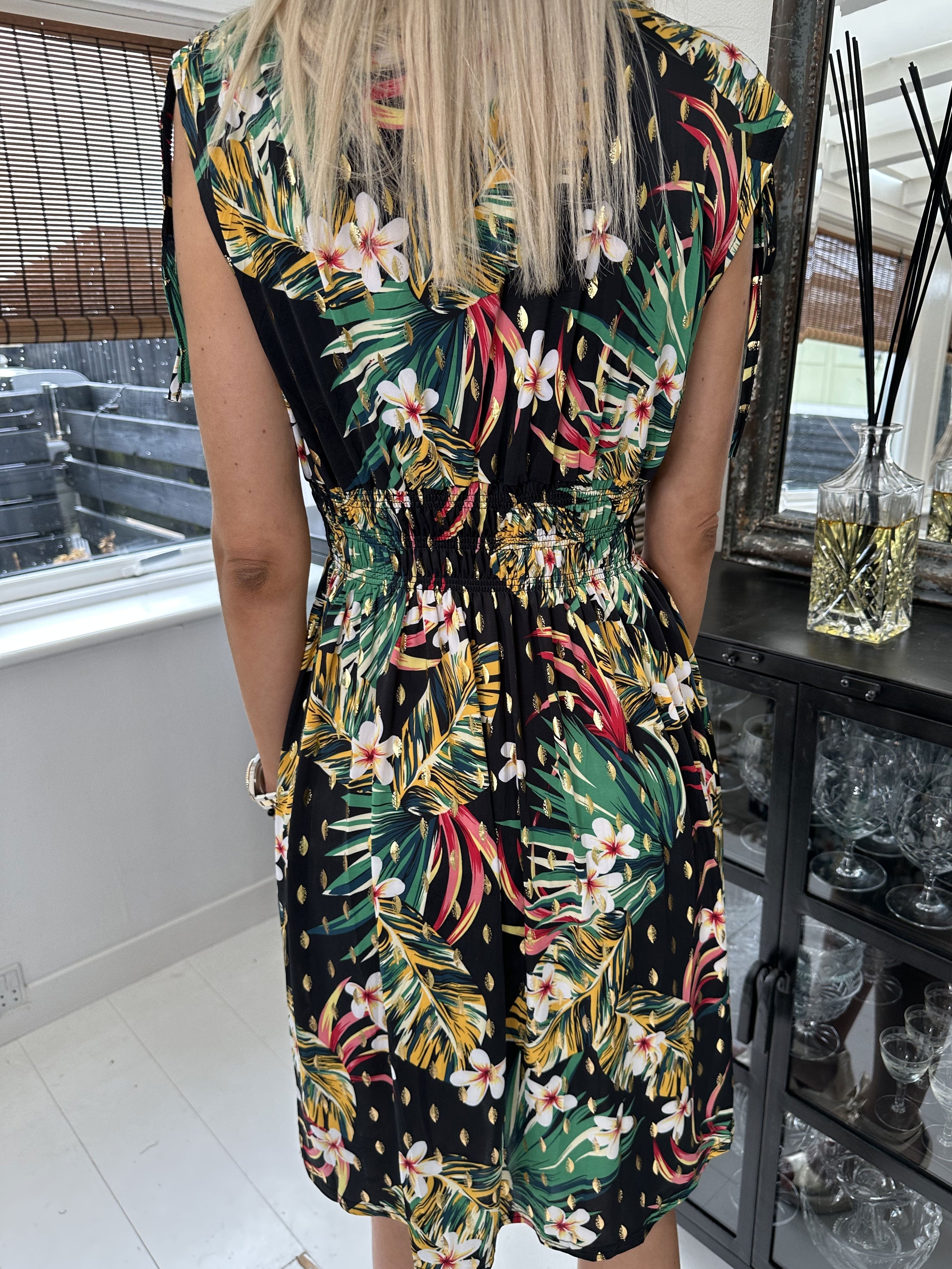 Pams Hawaii Short - Kort elastisk klänning i rynkfritt tyg