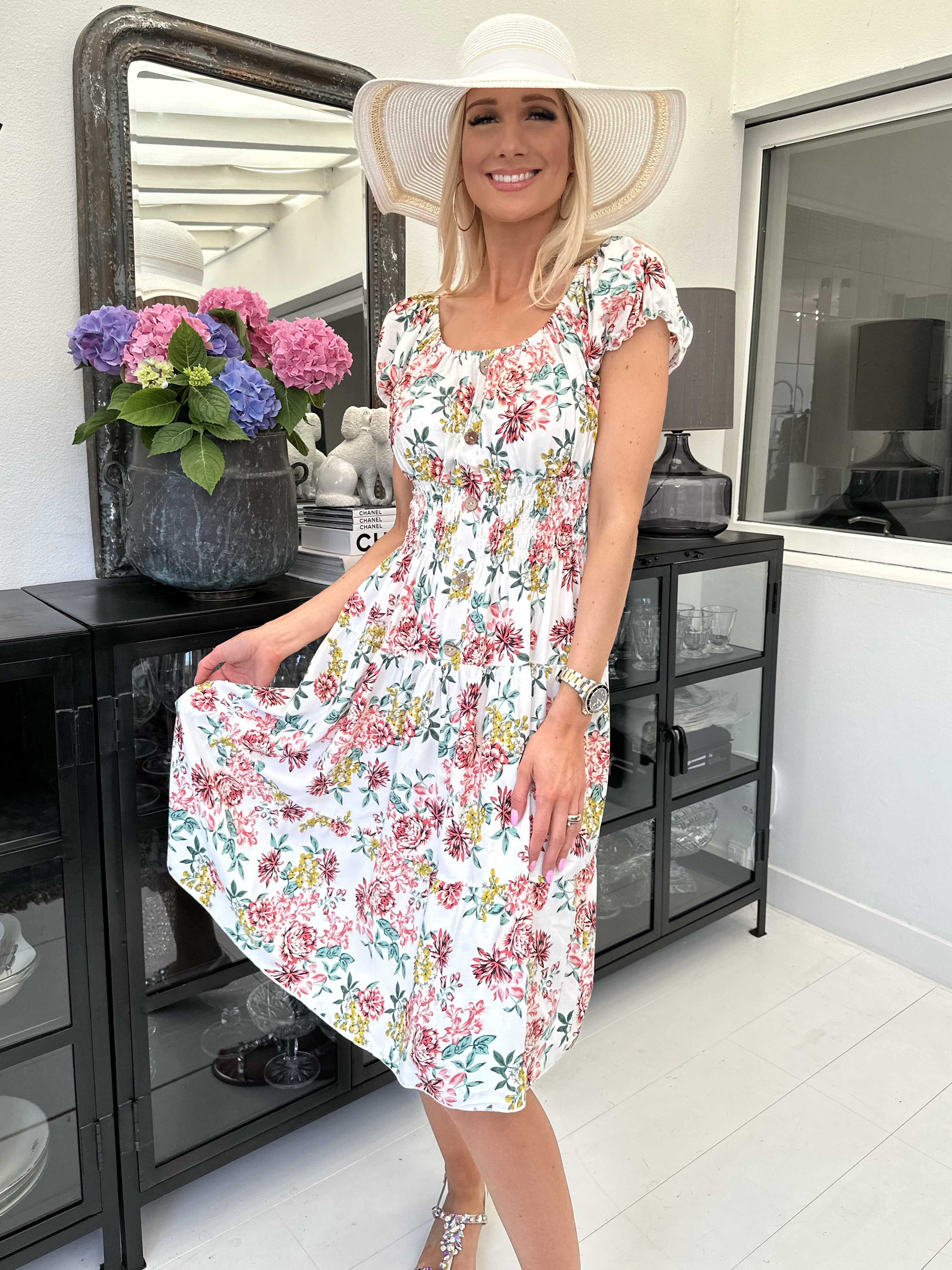 Finalia Summer Short - Söt blommig klänning med puffärmar - Black