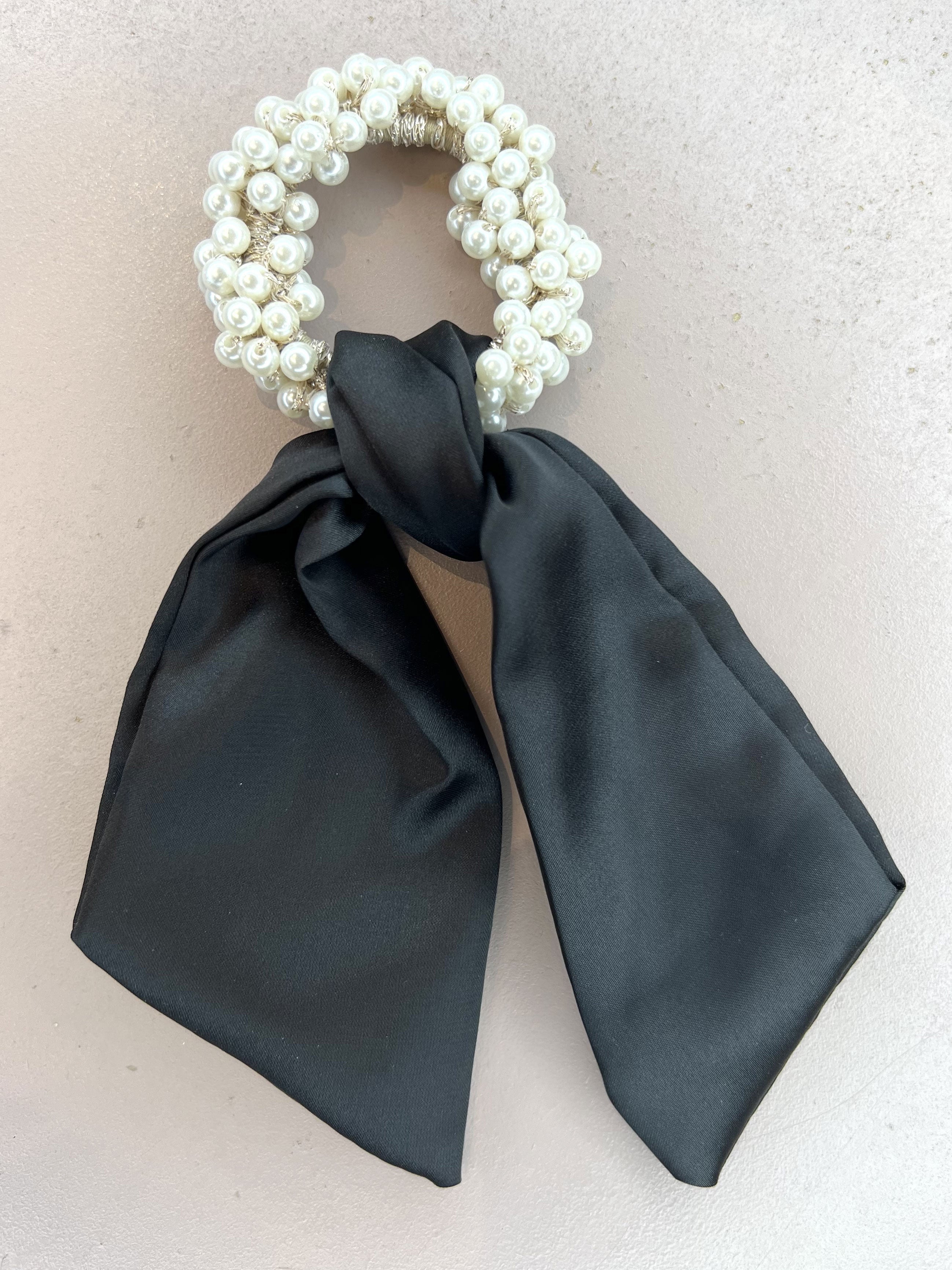 Paris - Sött resårband med vita pärlor och ett litet band - White