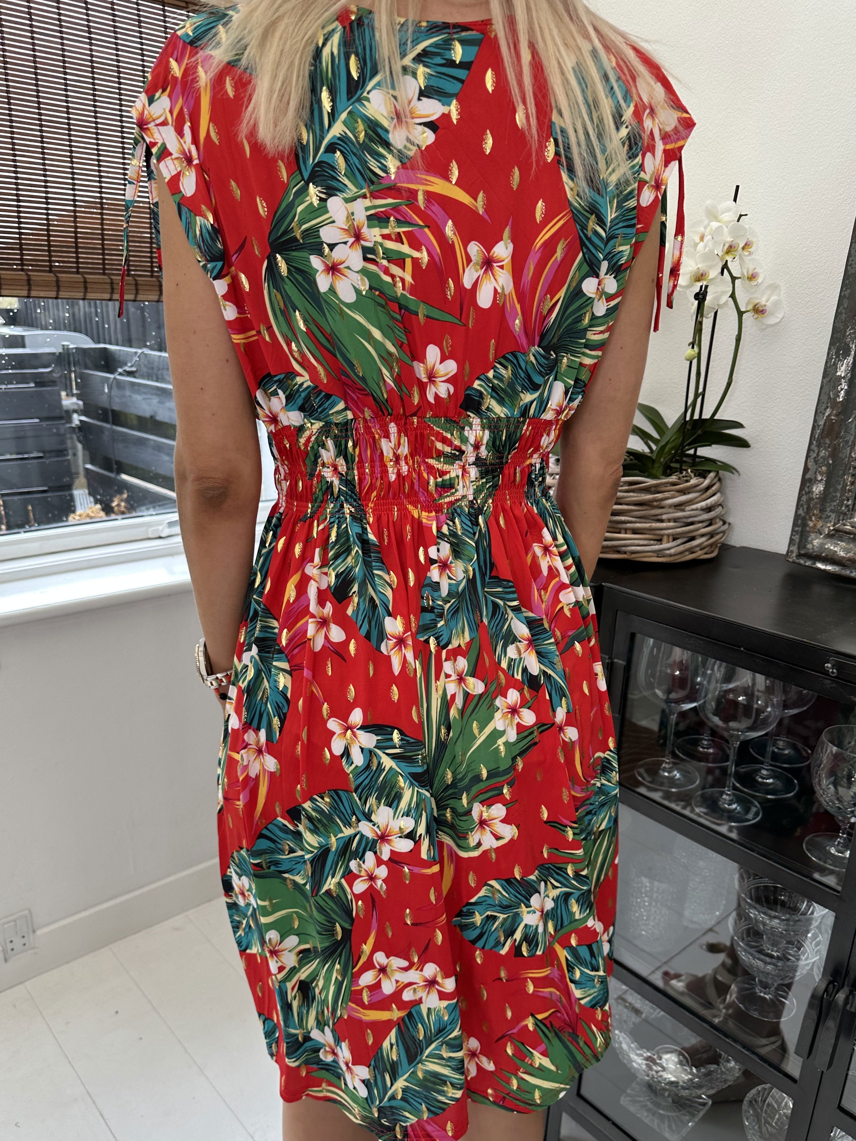 Pams Hawaii Short - Kort elastisk klänning i rynkfritt tyg