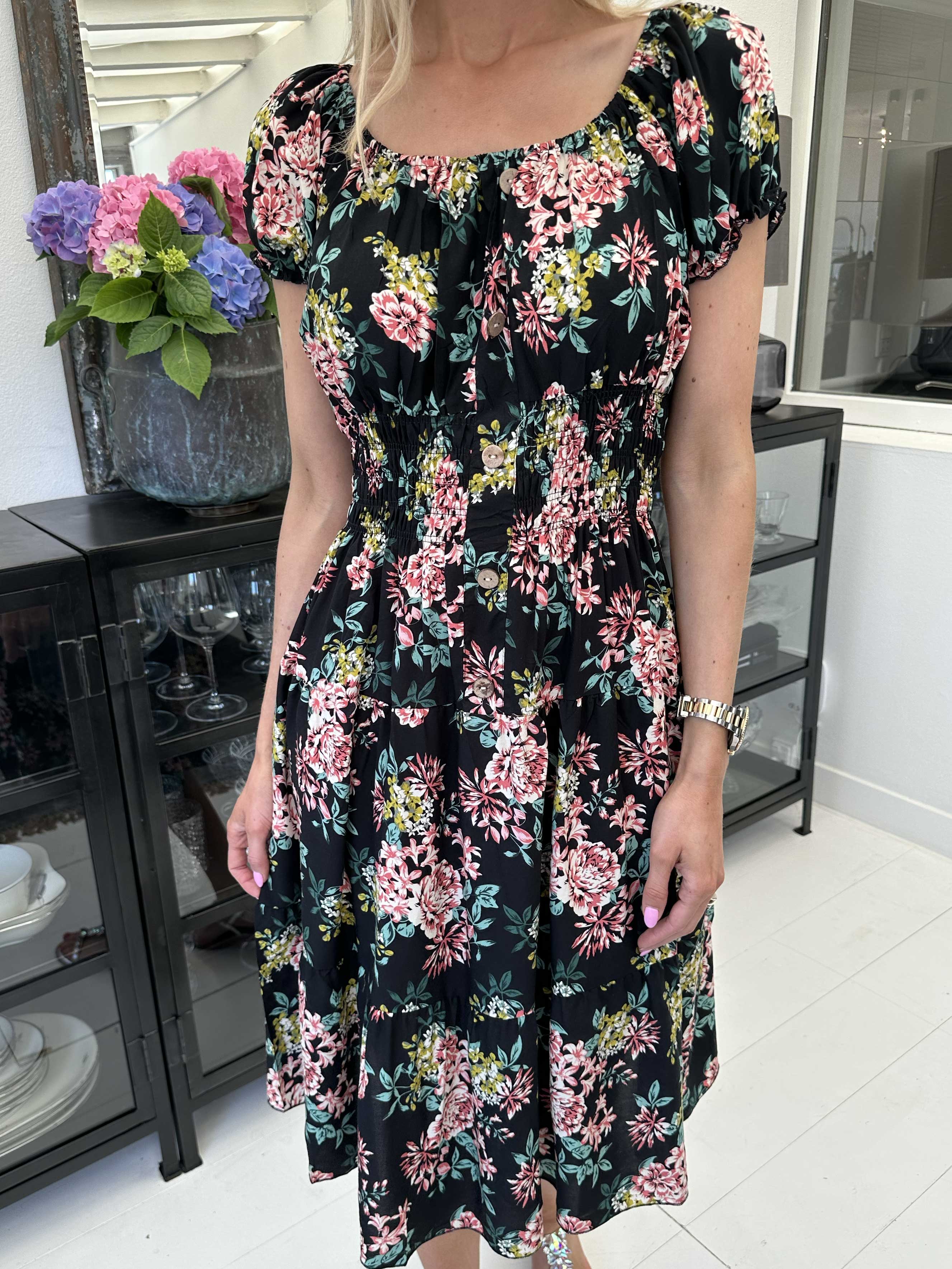 Finalia Summer Short - Söt blommig klänning med puffärmar