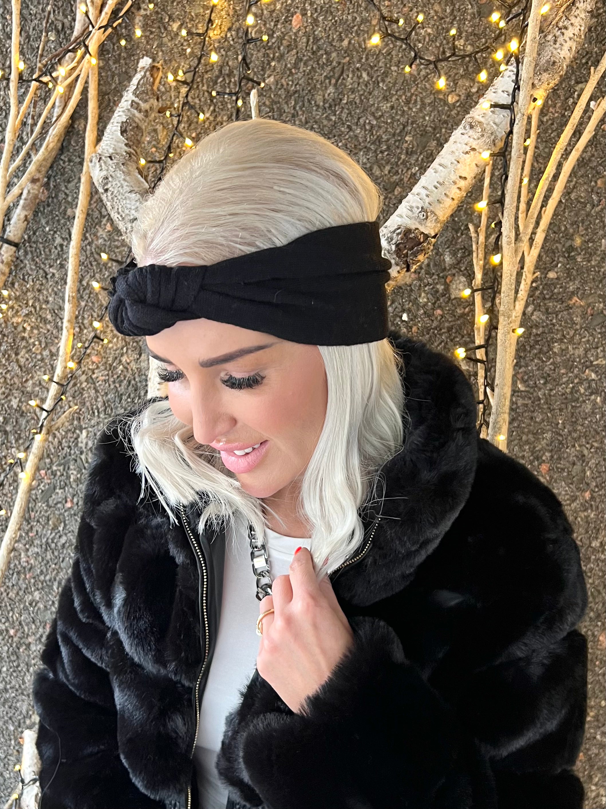 Mia - Enkelt pannband i ull med knutar