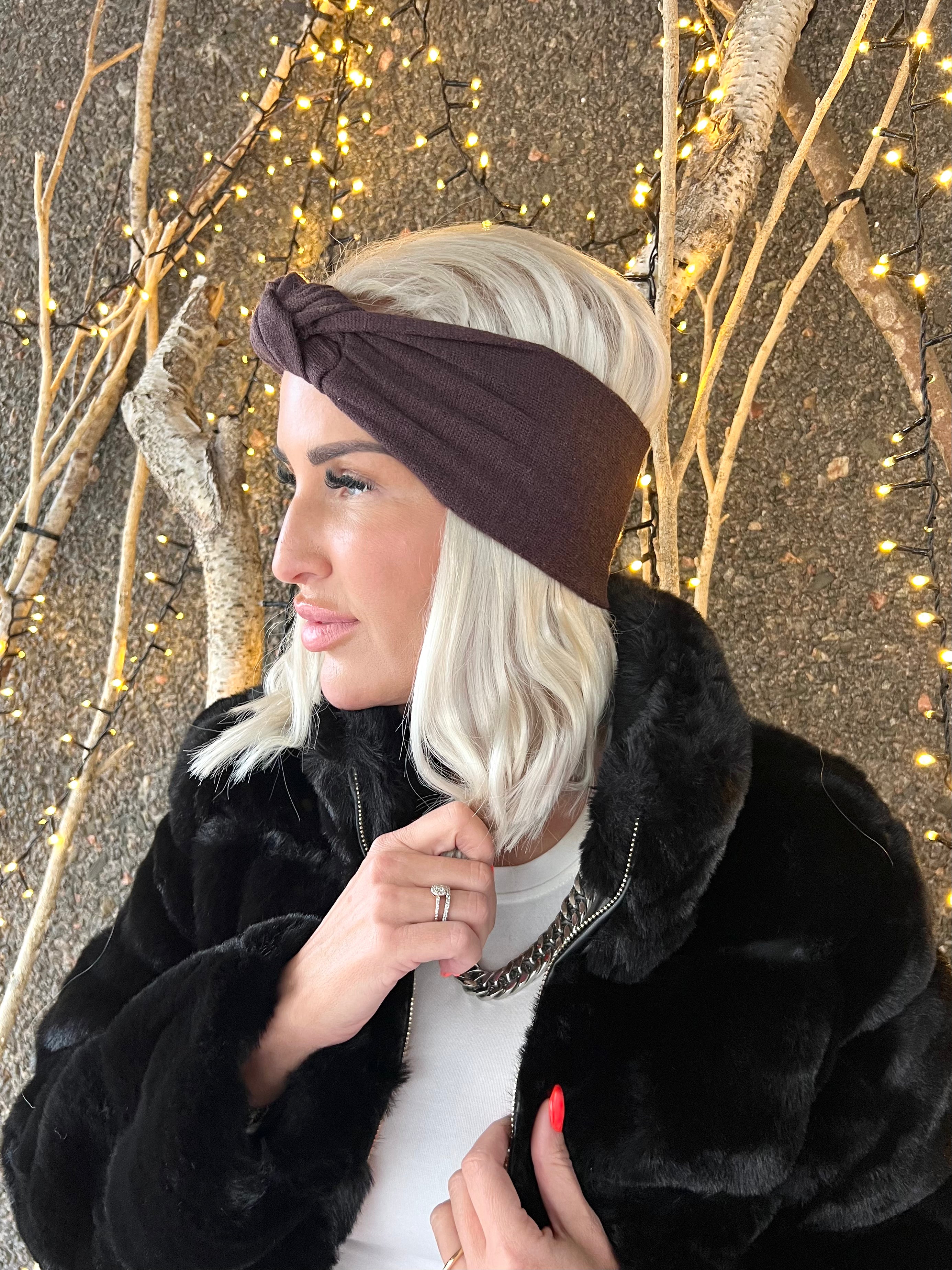 Mia - Enkelt pannband i ull med knutar